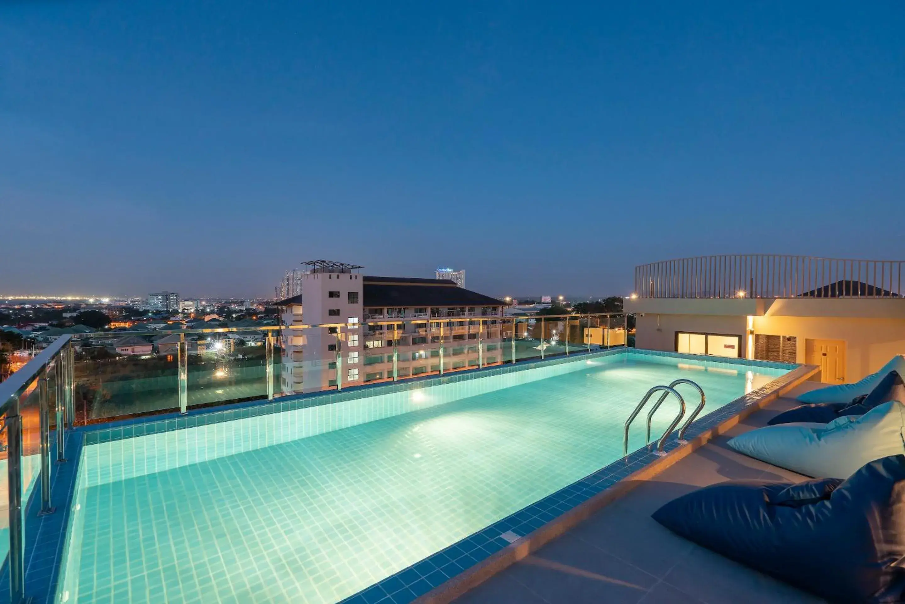 Pool view in P-Park Hotel Pattaya Pool view in P-Park Hotel Pattaya