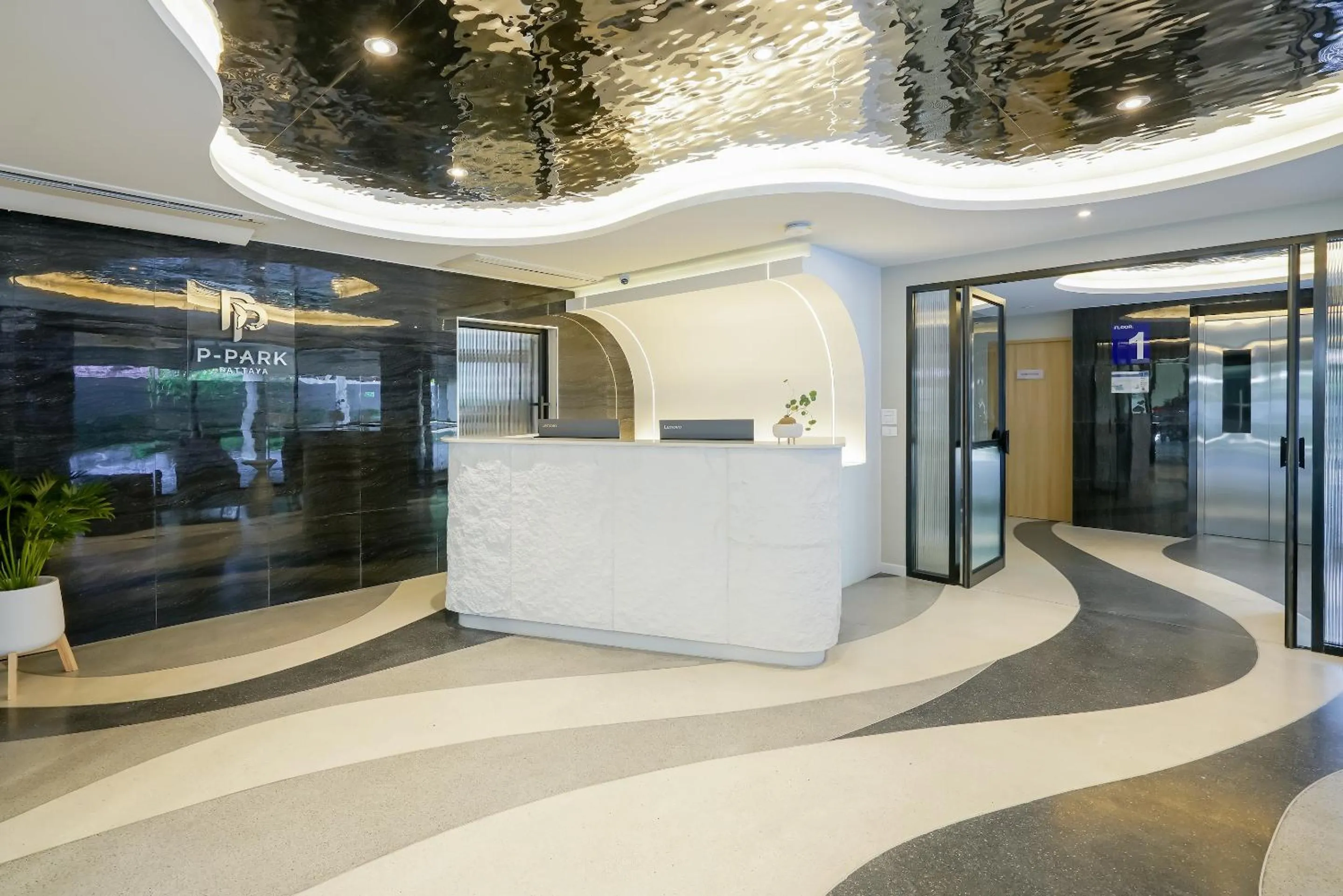 Lobby or reception in P-Park Hotel Pattaya