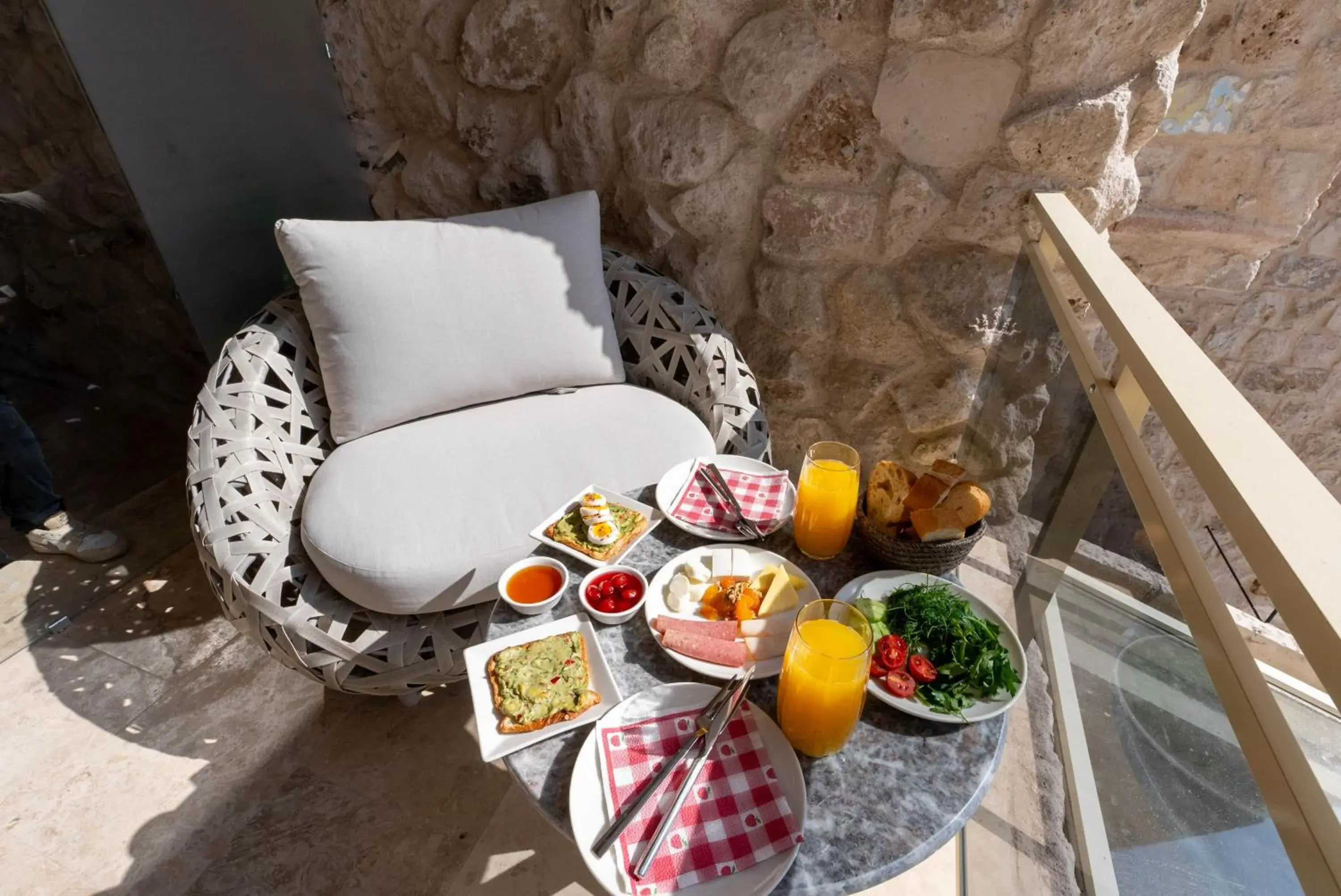 Food and drinks in Be Still Alexa Smart Luxury Escape Adults Only Food and drinks in Be Still Alexa Smart Luxury Escape Adults Only