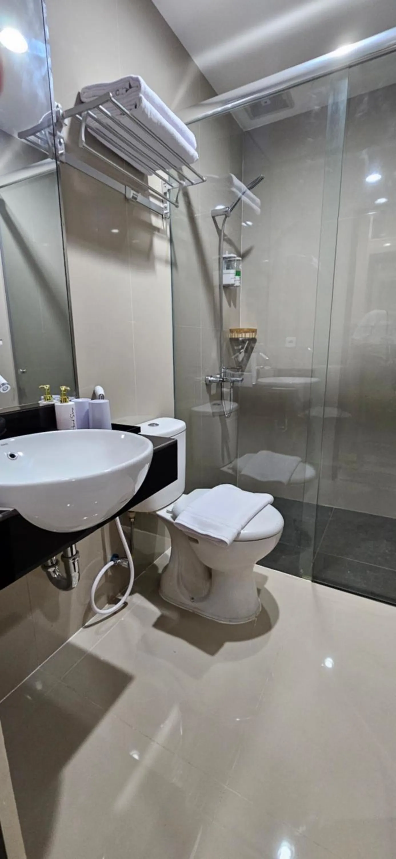 Sunflower Hotel Syariah near Juanda Airport