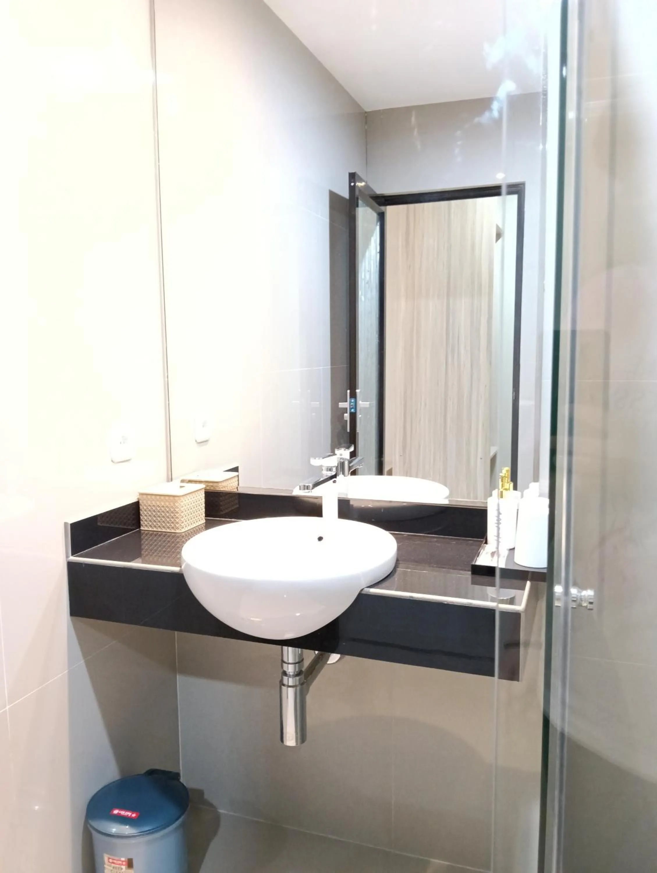 Sunflower Hotel Syariah near Juanda Airport