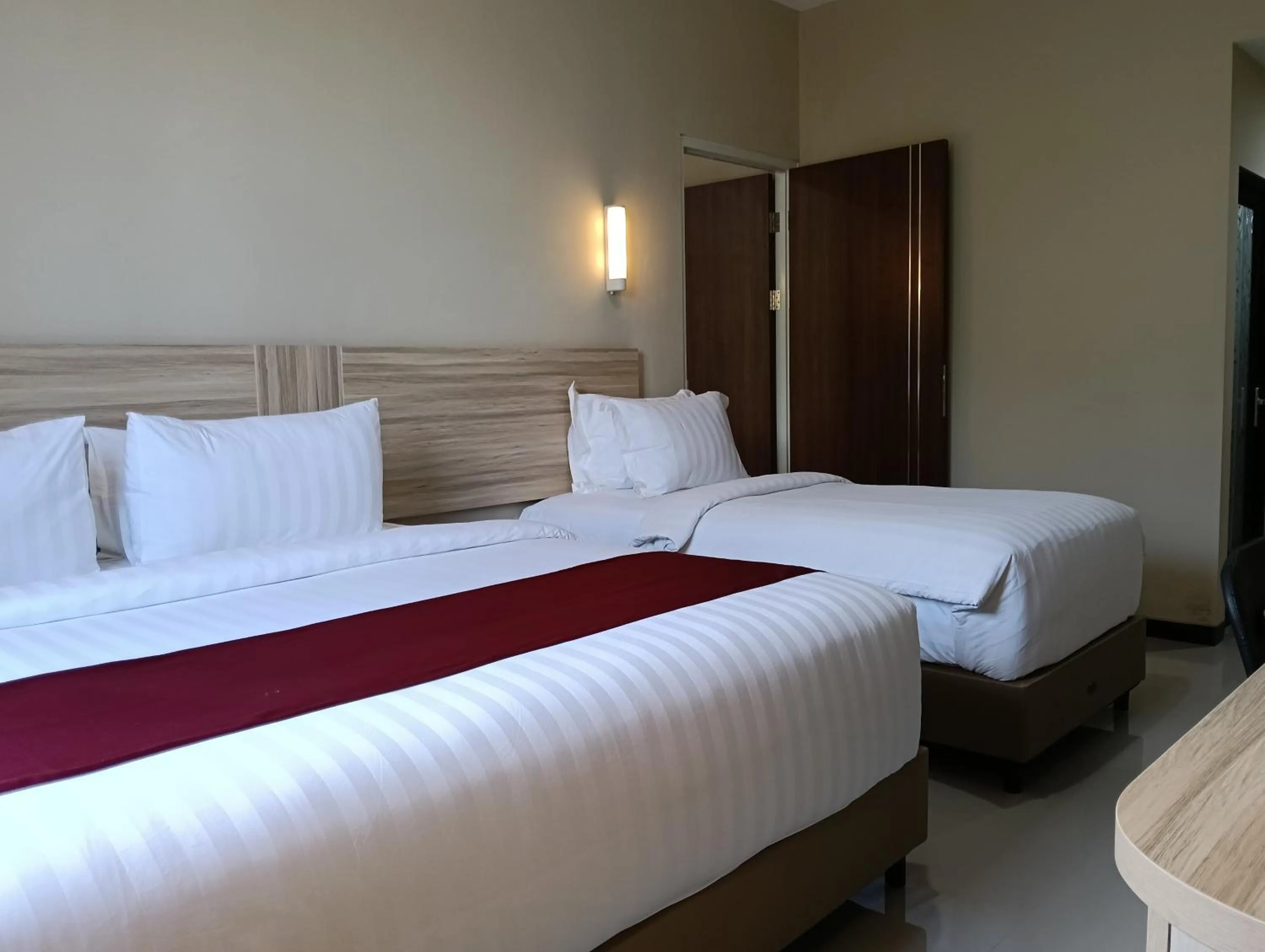 Bedroom, Bed in Sunflower Hotel Syariah near Juanda Airport