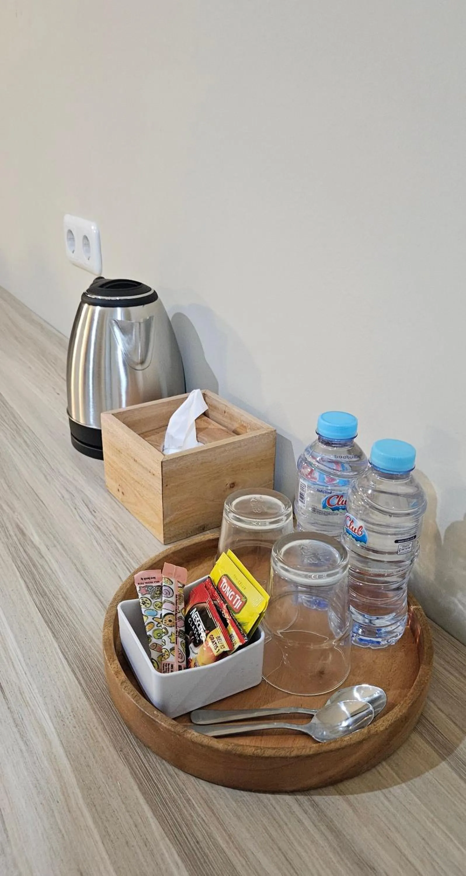 Coffee/tea facilities in Sunflower Hotel Syariah near Juanda Airport