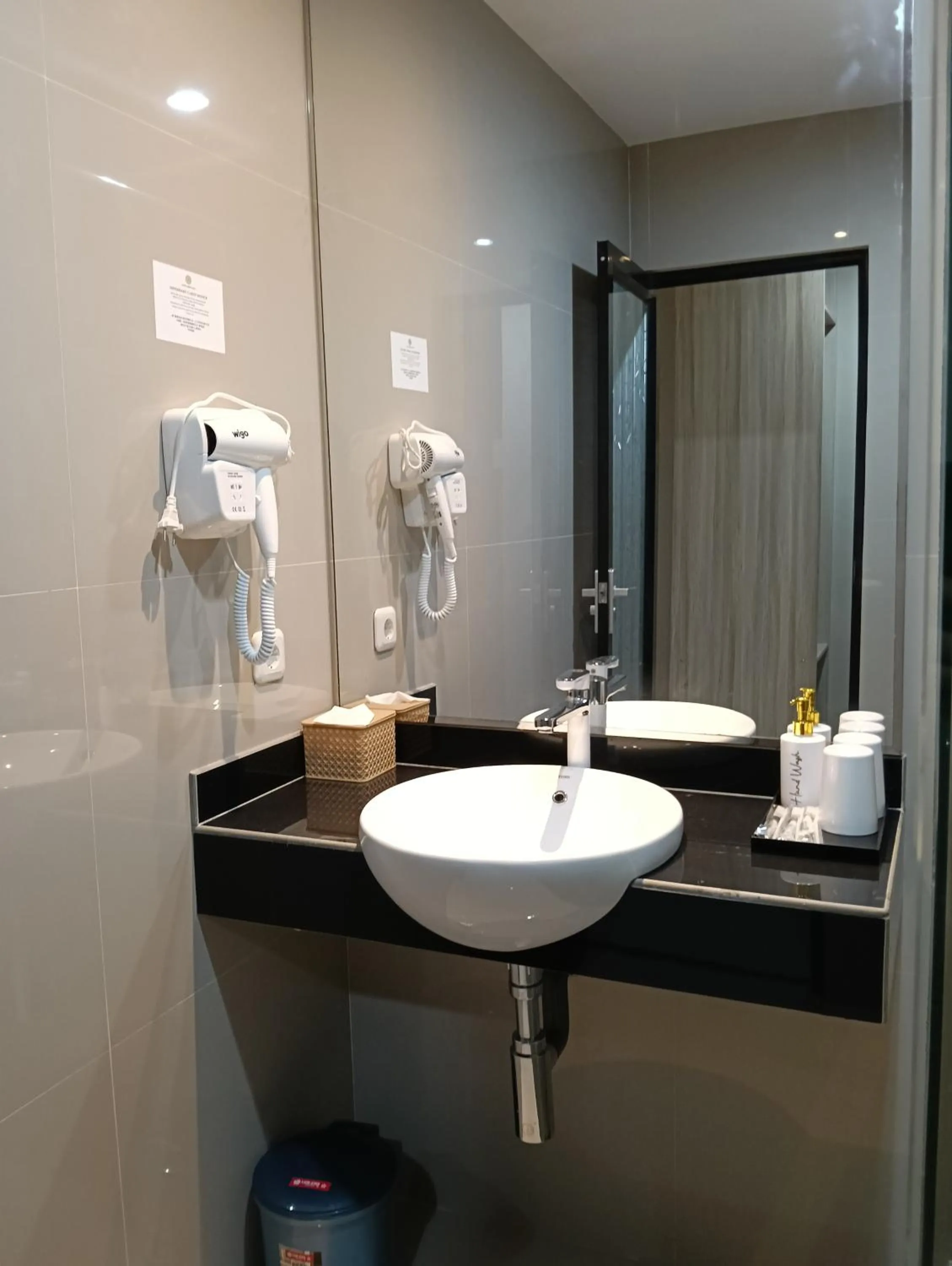 Sunflower Hotel Syariah near Juanda Airport