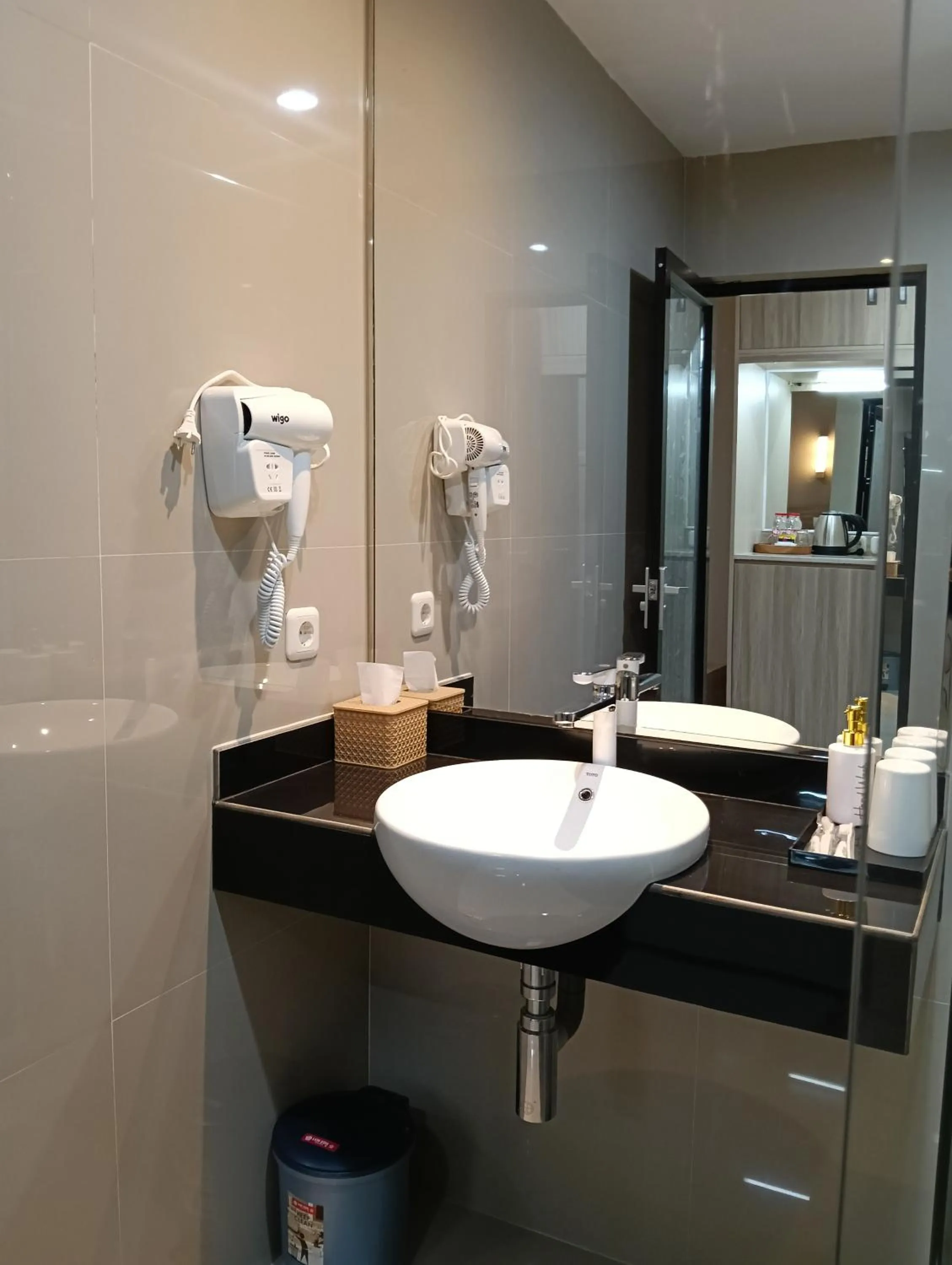 Bathroom in Sunflower Hotel Syariah near Juanda Airport