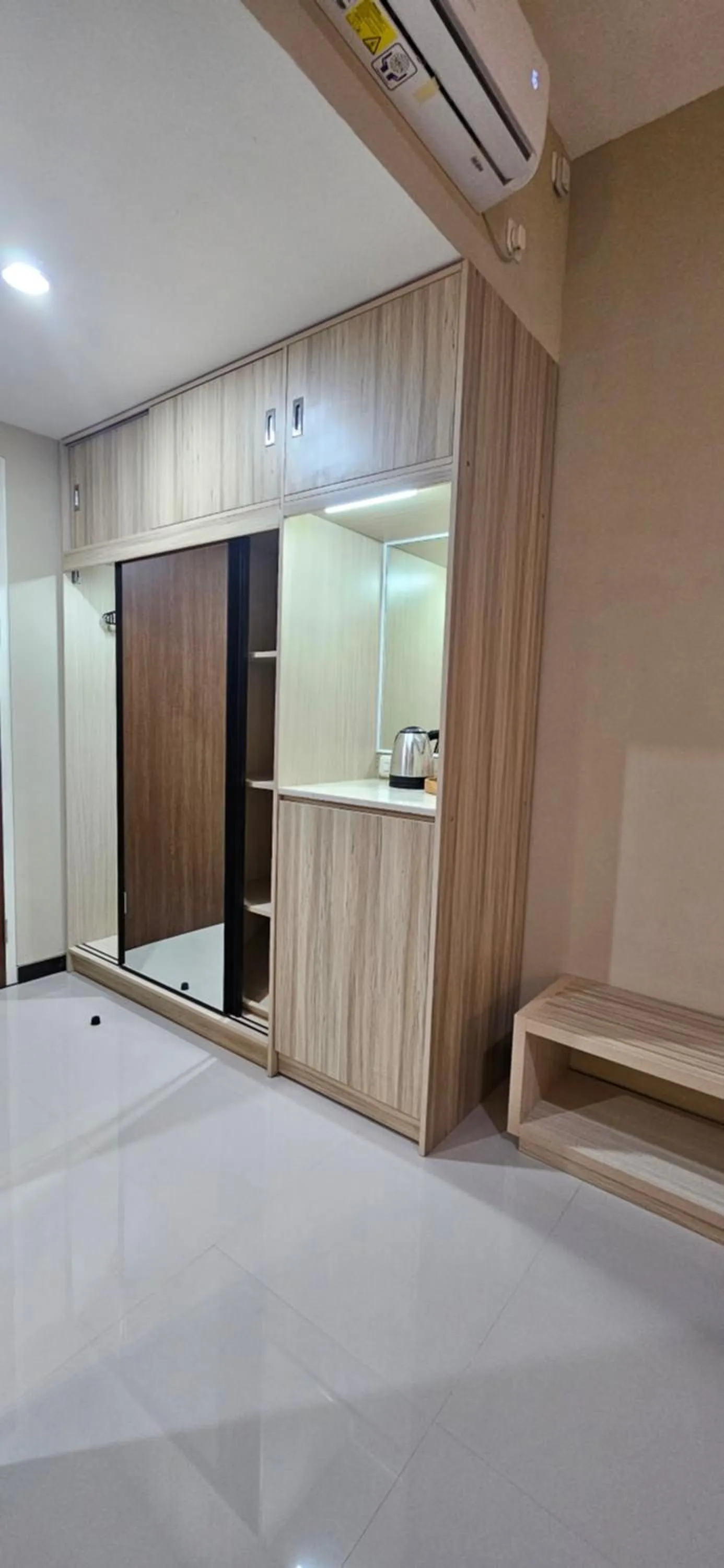 wardrobe in Sunflower Hotel Syariah near Juanda Airport