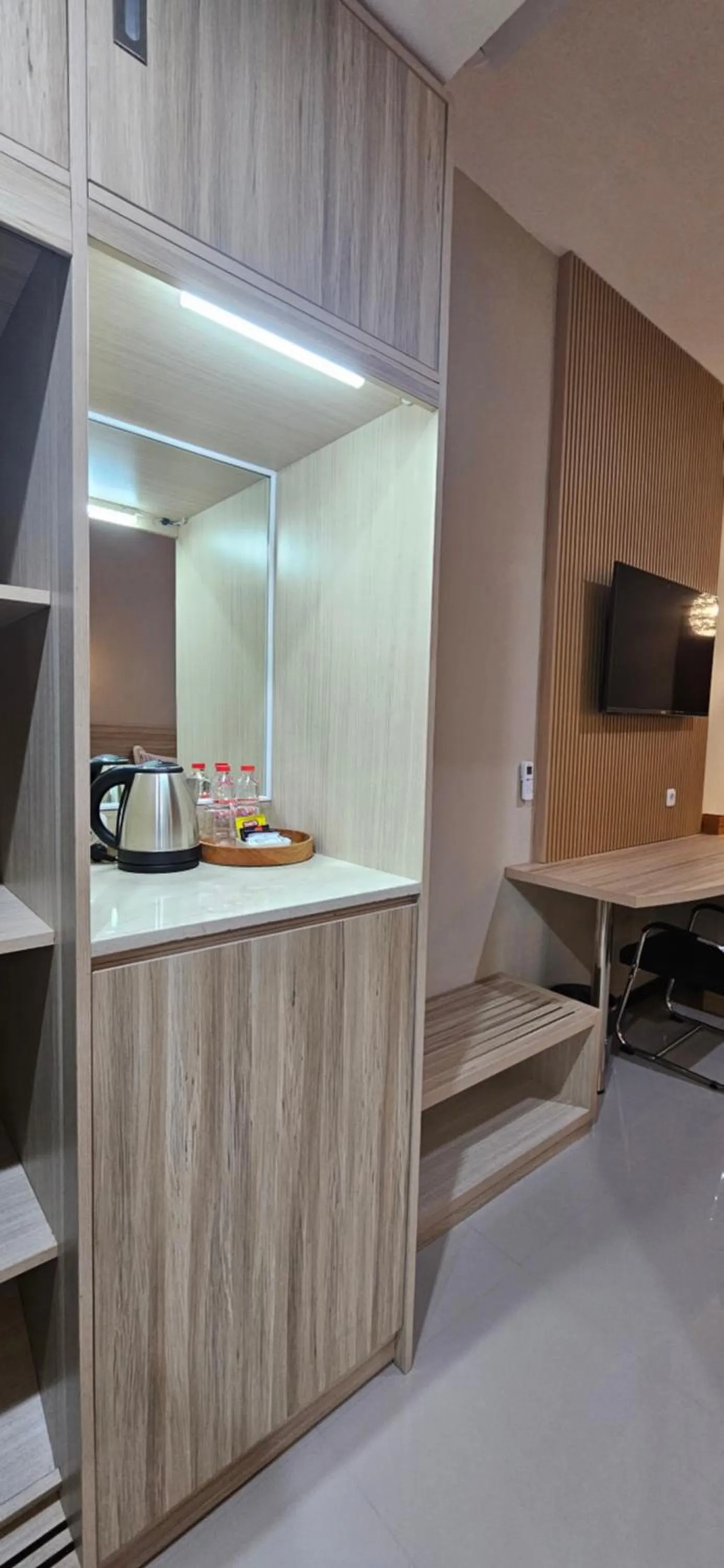 minibar in Sunflower Hotel Syariah near Juanda Airport