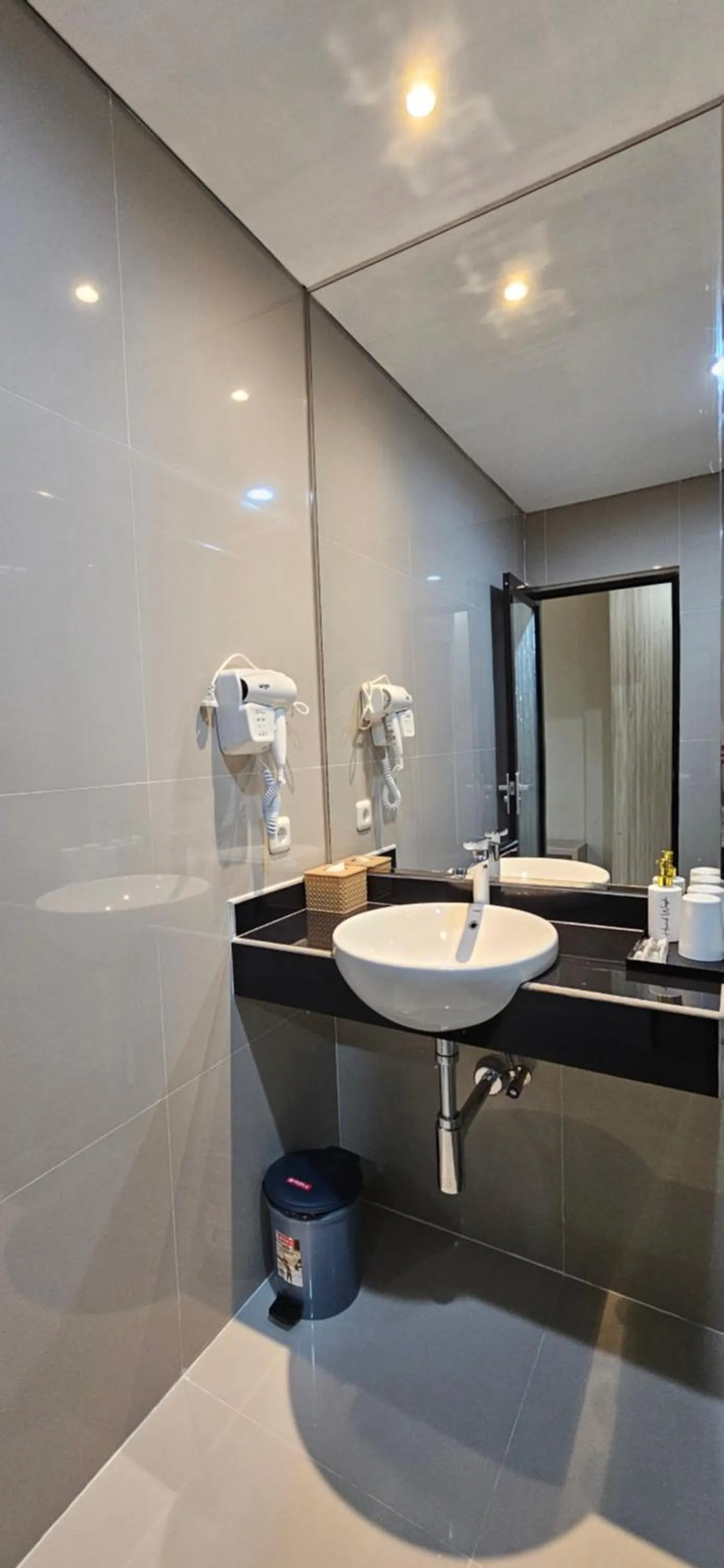 Sunflower Hotel Syariah near Juanda Airport