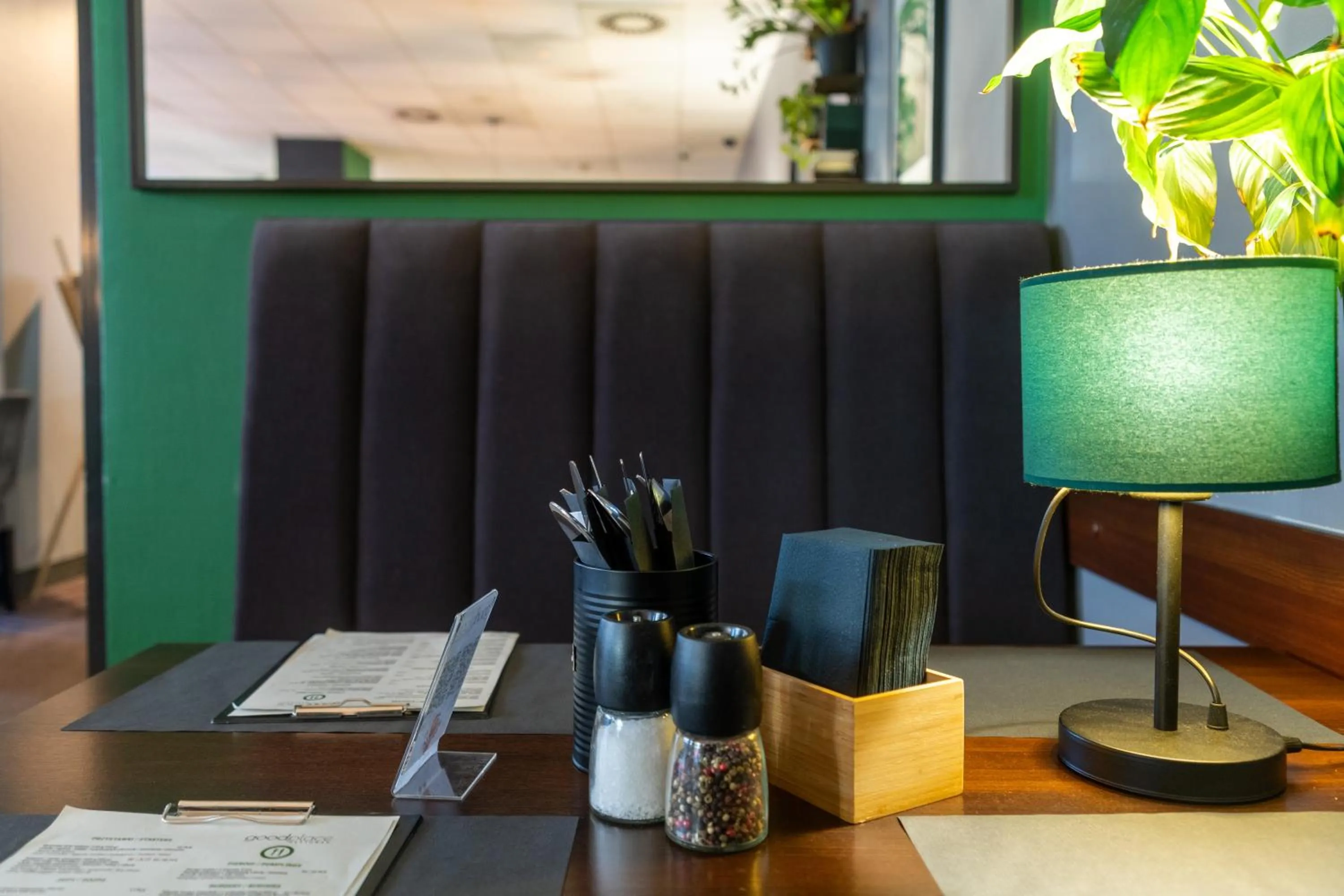 Restaurant/places to eat in Quality Silesian Hotel