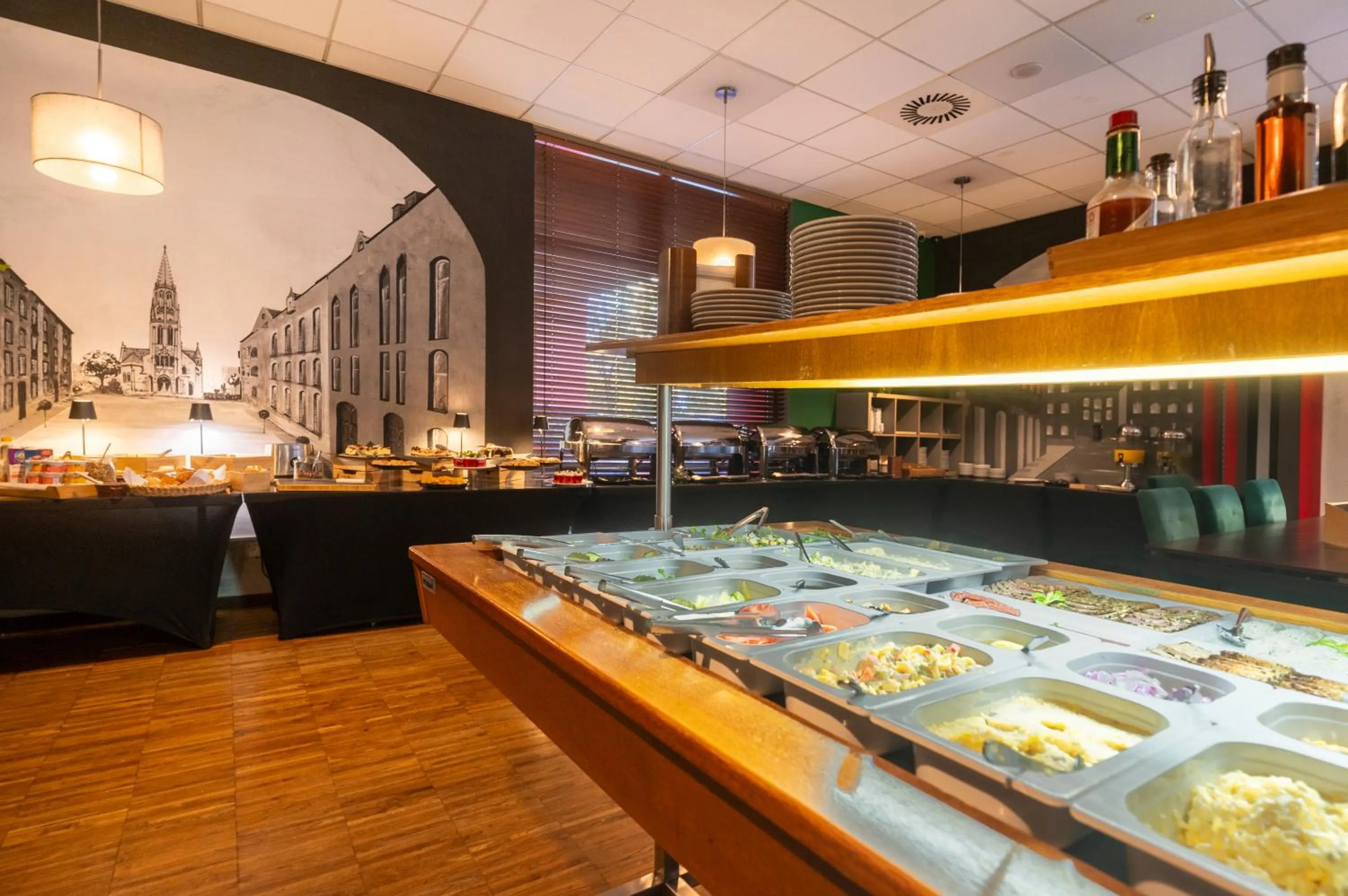 Restaurant/places to eat in Quality Silesian Hotel