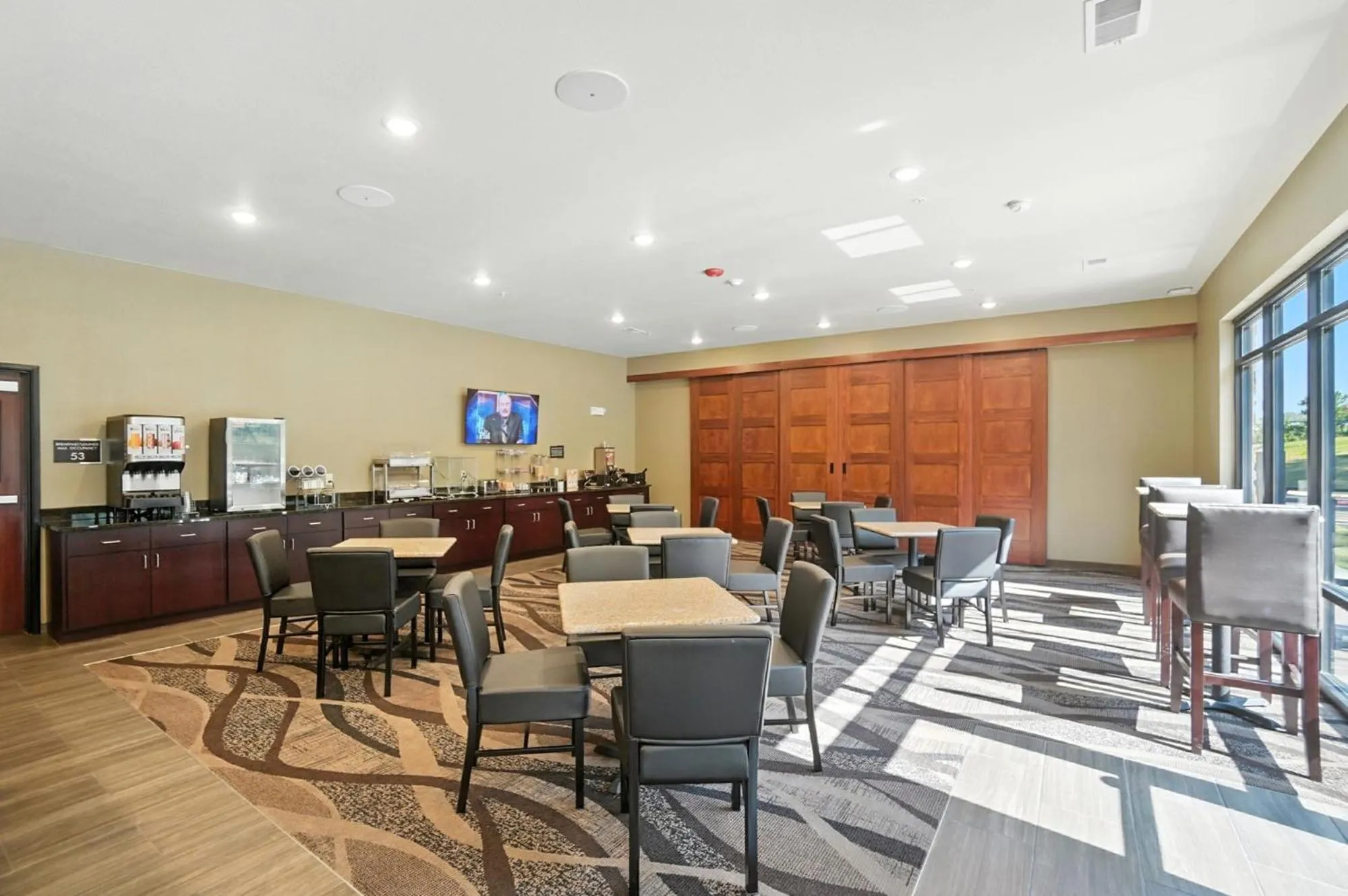 Breakfast in Cobblestone Hotel & Suites - Bellefontaine