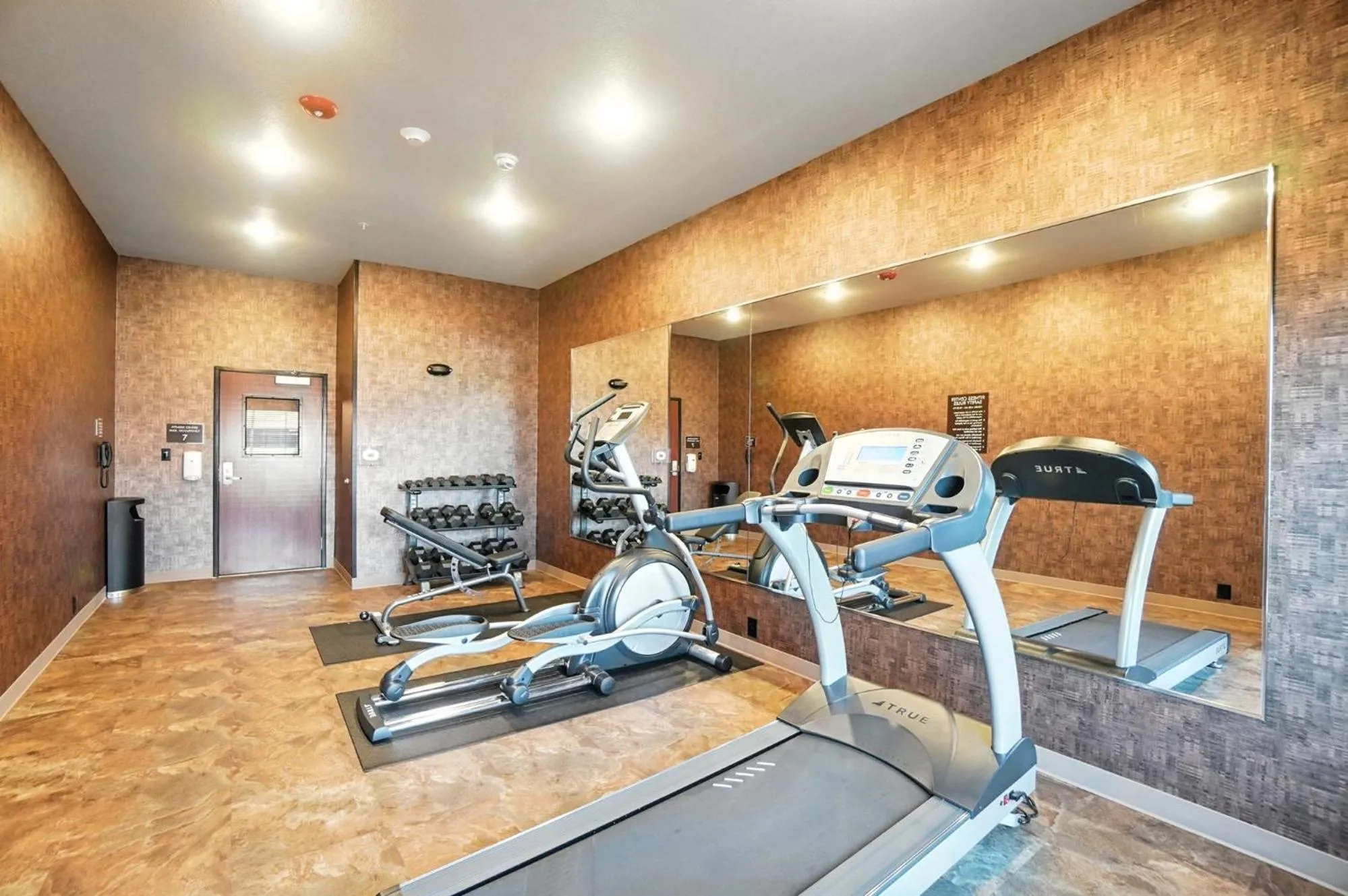 Fitness centre/facilities in Cobblestone Hotel & Suites - Bellefontaine