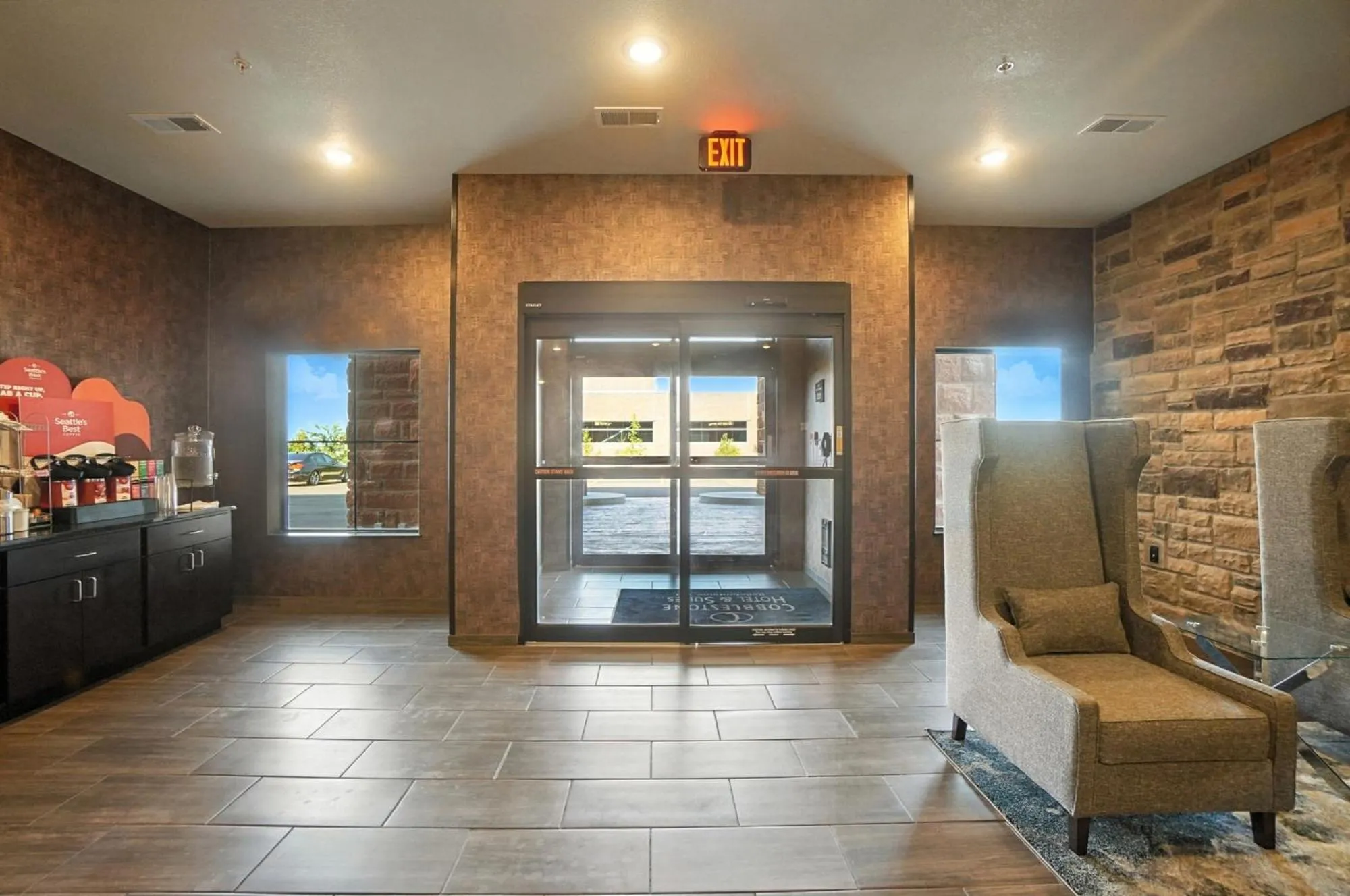 Lobby or reception in Cobblestone Hotel & Suites - Bellefontaine