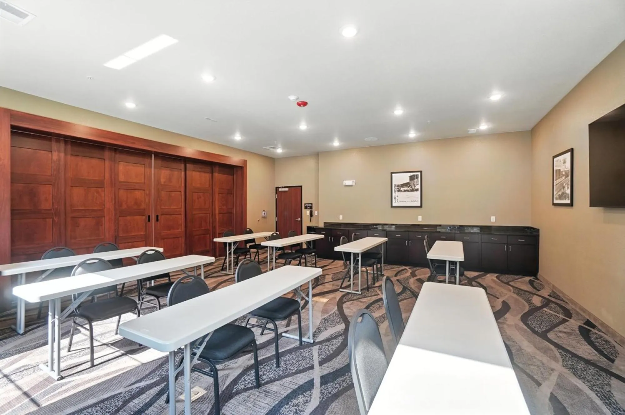 Meeting/conference room in Cobblestone Hotel & Suites - Bellefontaine