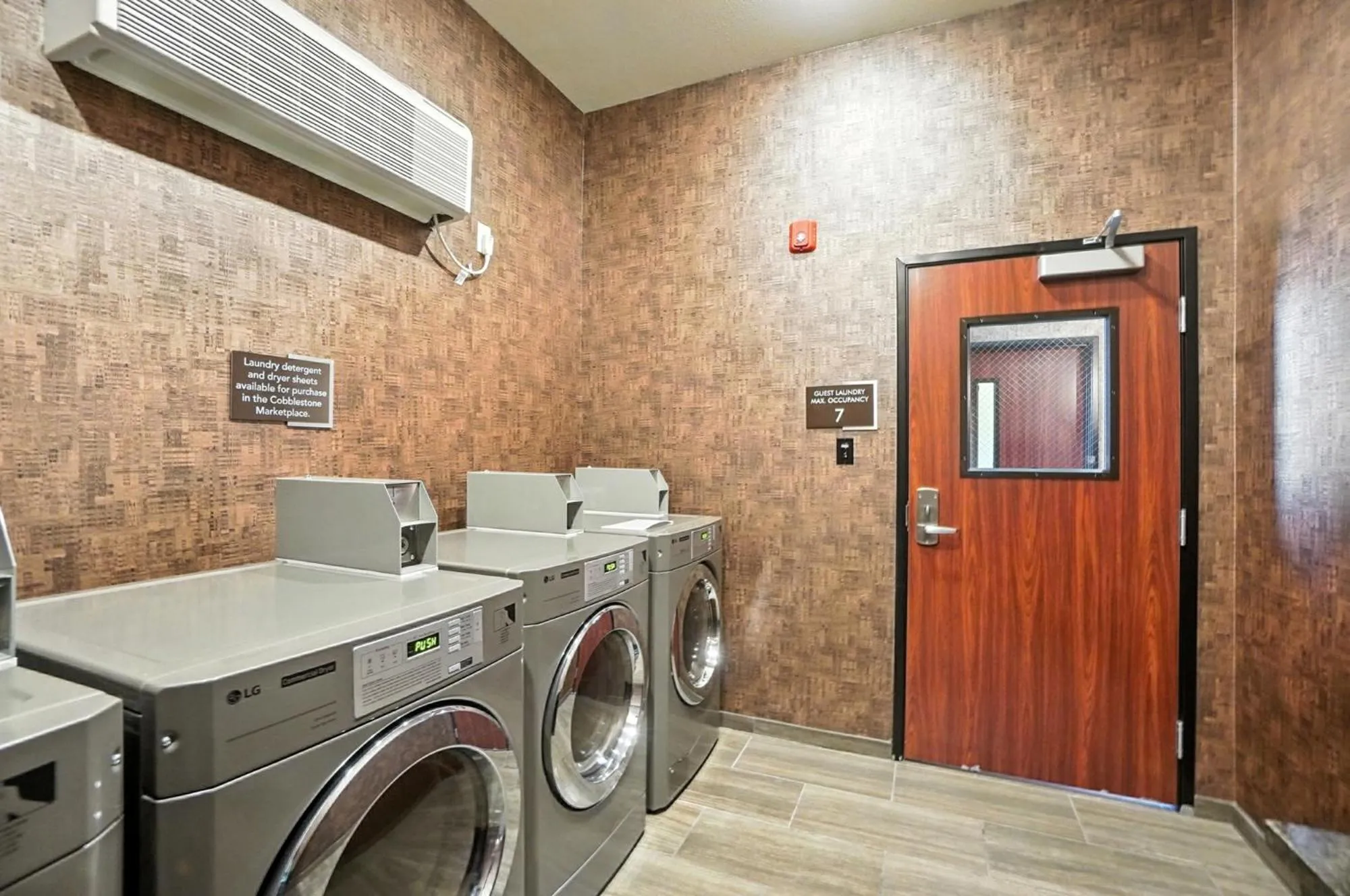 laundry in Cobblestone Hotel & Suites - Bellefontaine