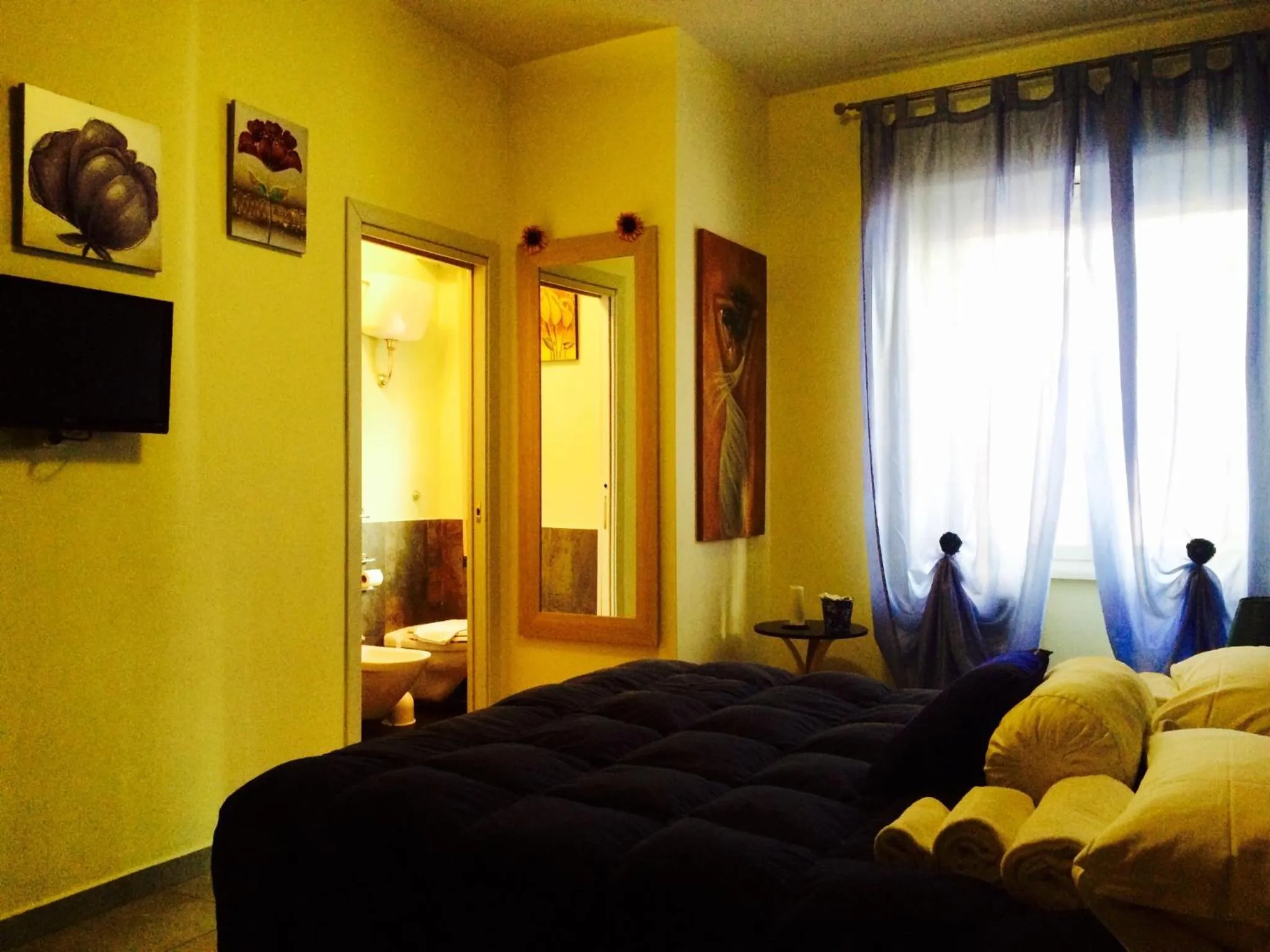 Photo of the whole room in La Donna Garbata