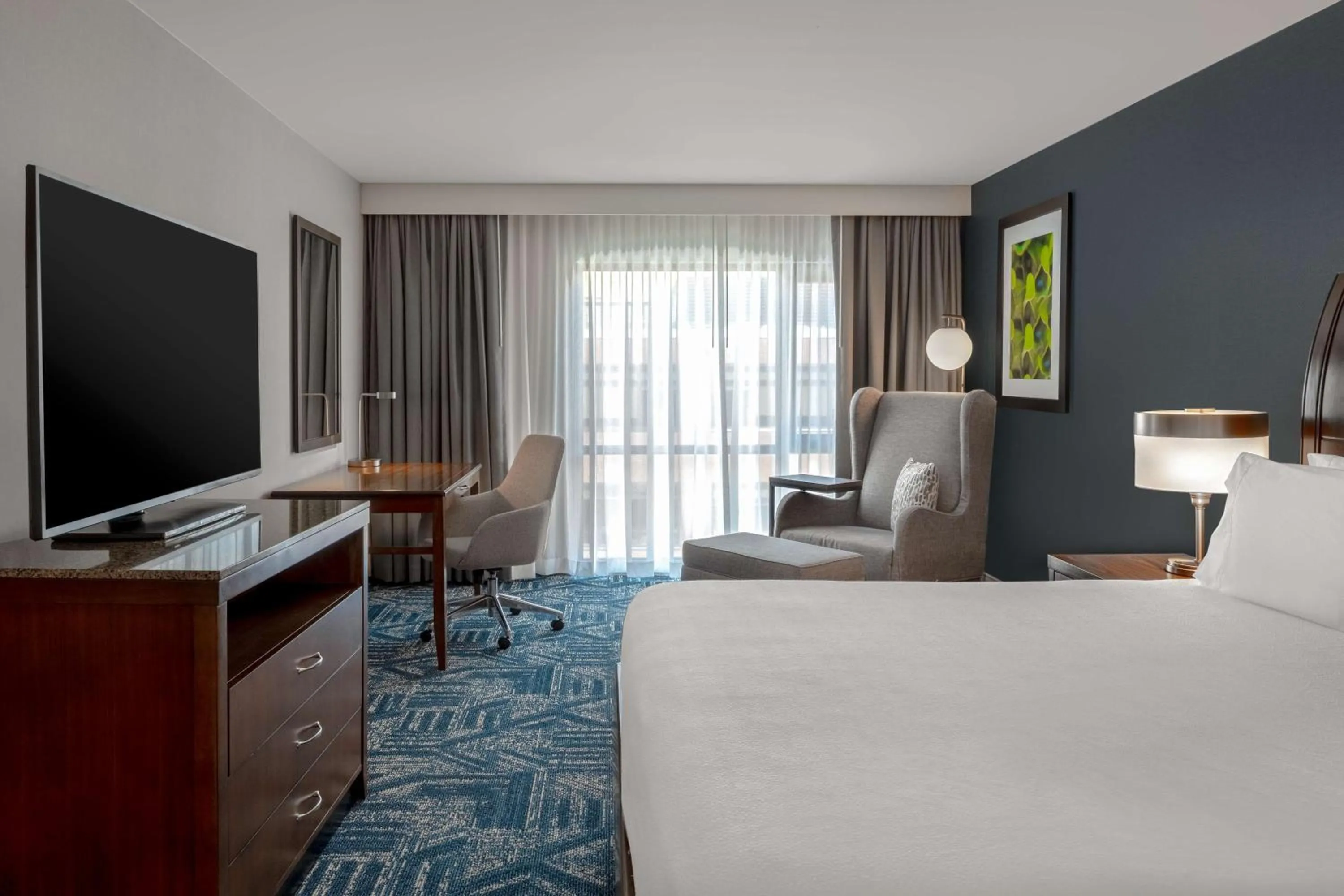 Bed in Hilton Garden Inn Burlington Downtown