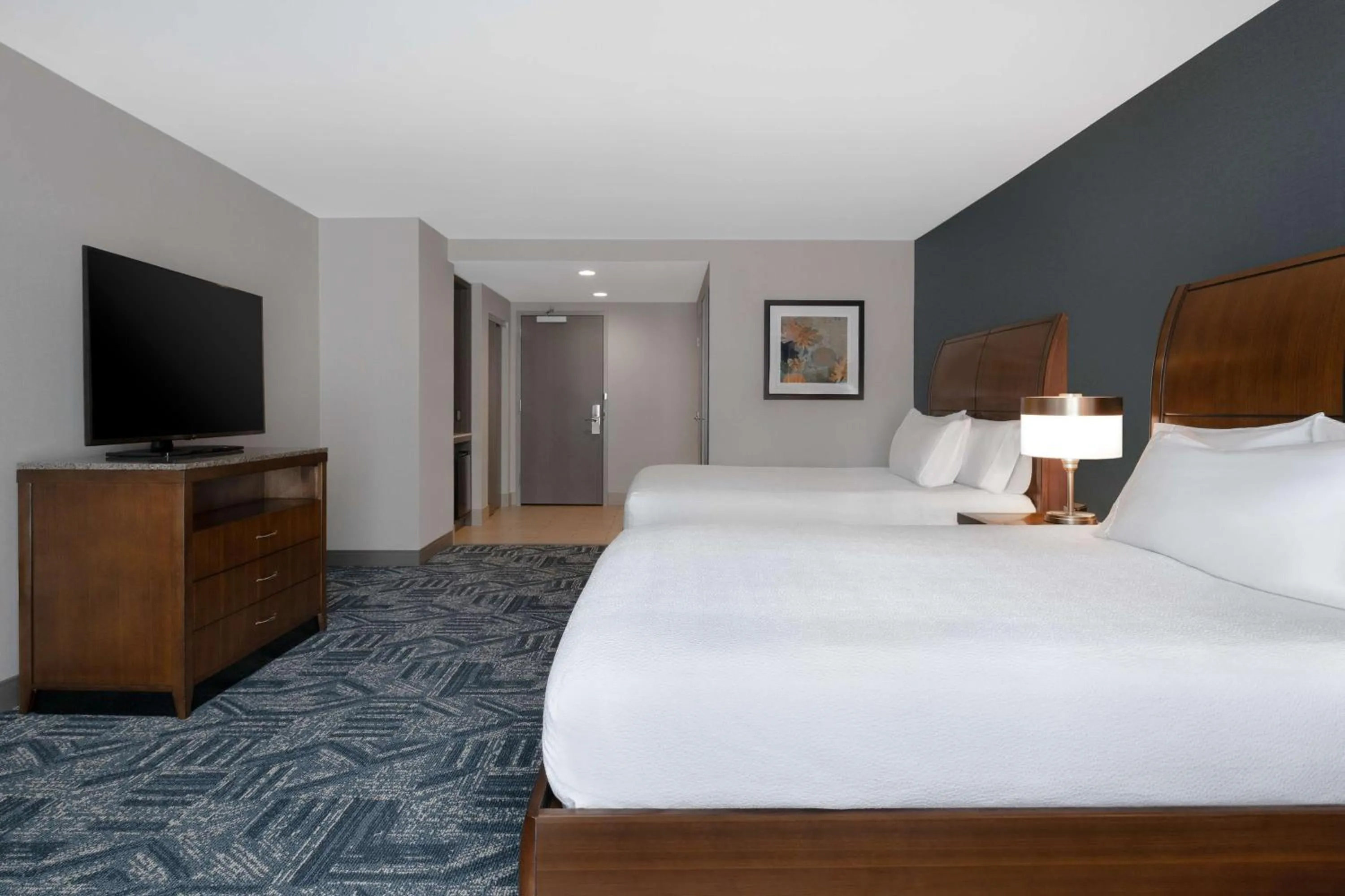 Bed in Hilton Garden Inn Burlington Downtown