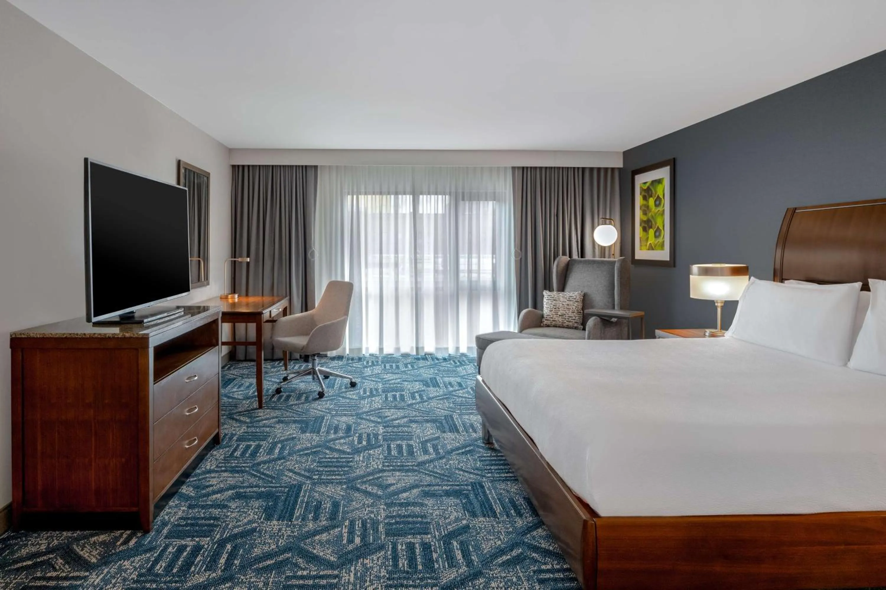 Bed in Hilton Garden Inn Burlington Downtown