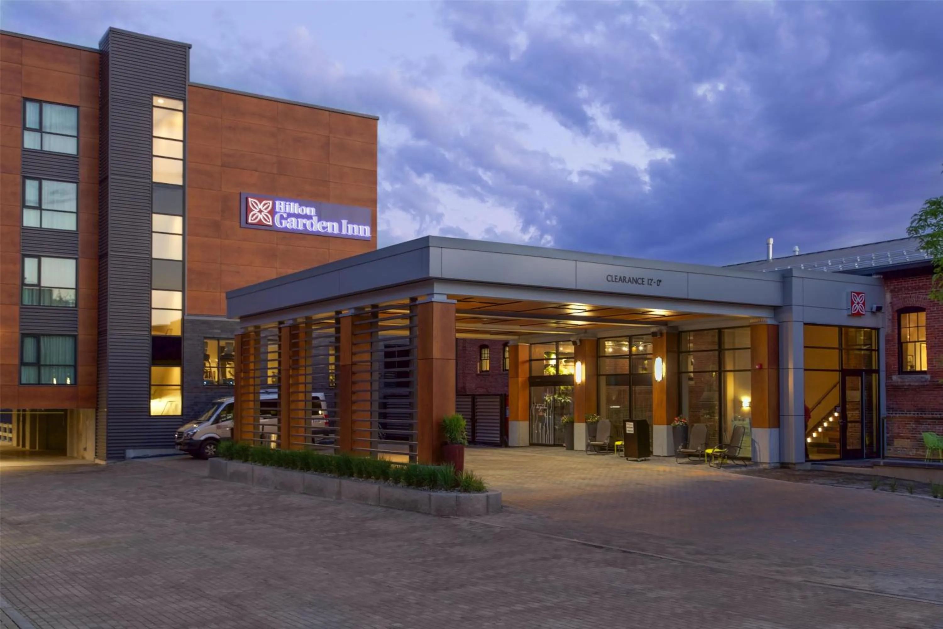 Property building in Hilton Garden Inn Burlington Downtown