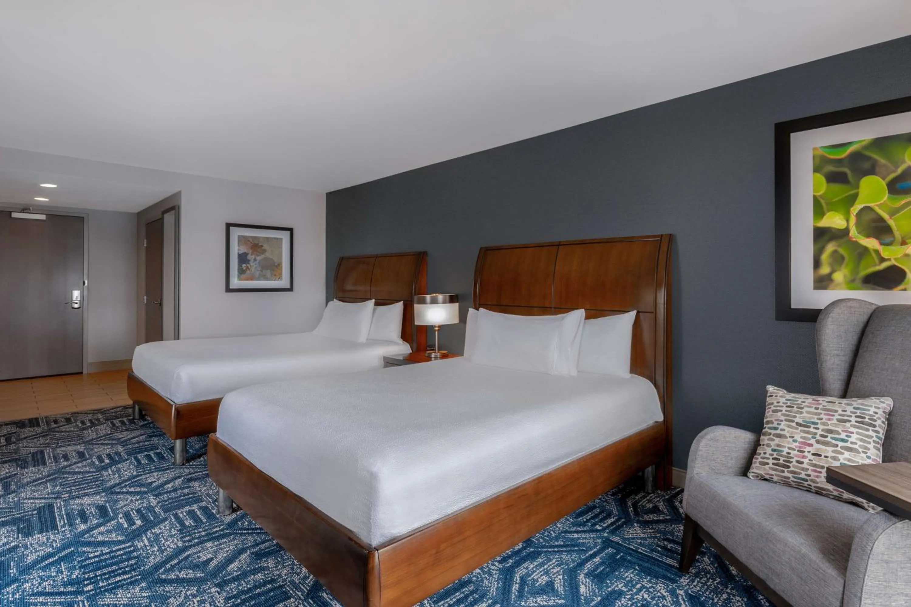 Bed in Hilton Garden Inn Burlington Downtown