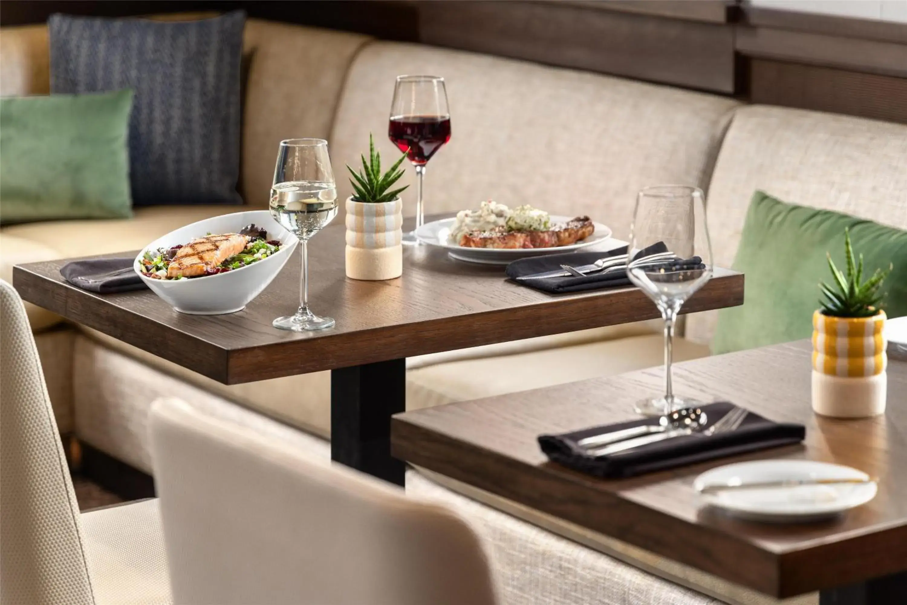 Restaurant/places to eat in Hilton Garden Inn Burlington Downtown Restaurant/places to eat in Hilton Garden Inn Burlington Downtown