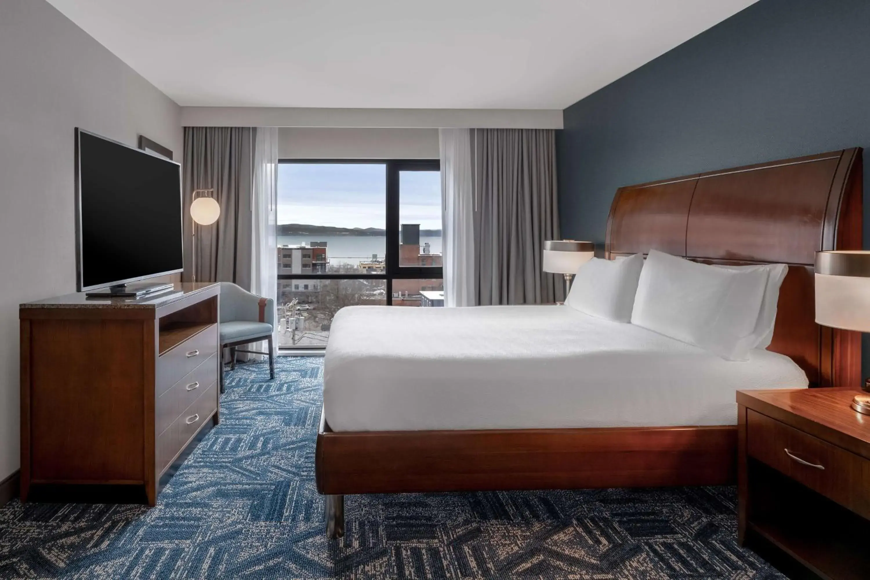 View (from property/room), Bed in Hilton Garden Inn Burlington Downtown View (from property/room), Bed in Hilton Garden Inn Burlington Downtown