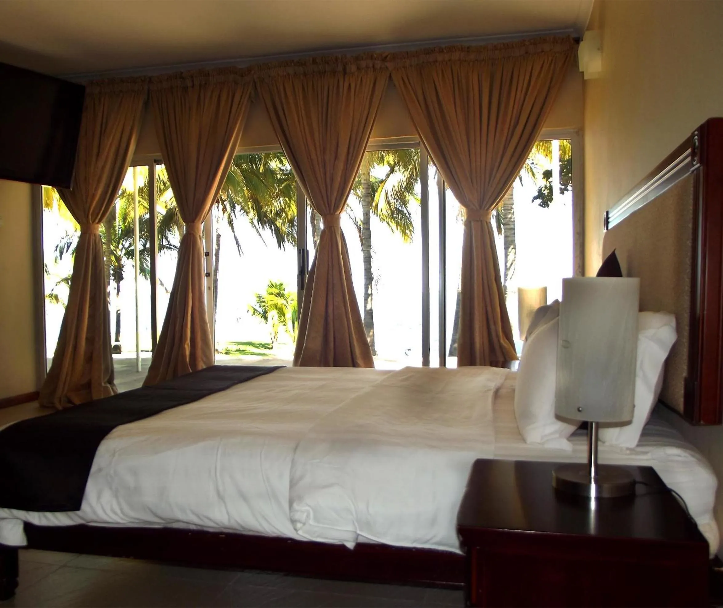 Photo of the whole room, Bed in Lake Safari Lodge