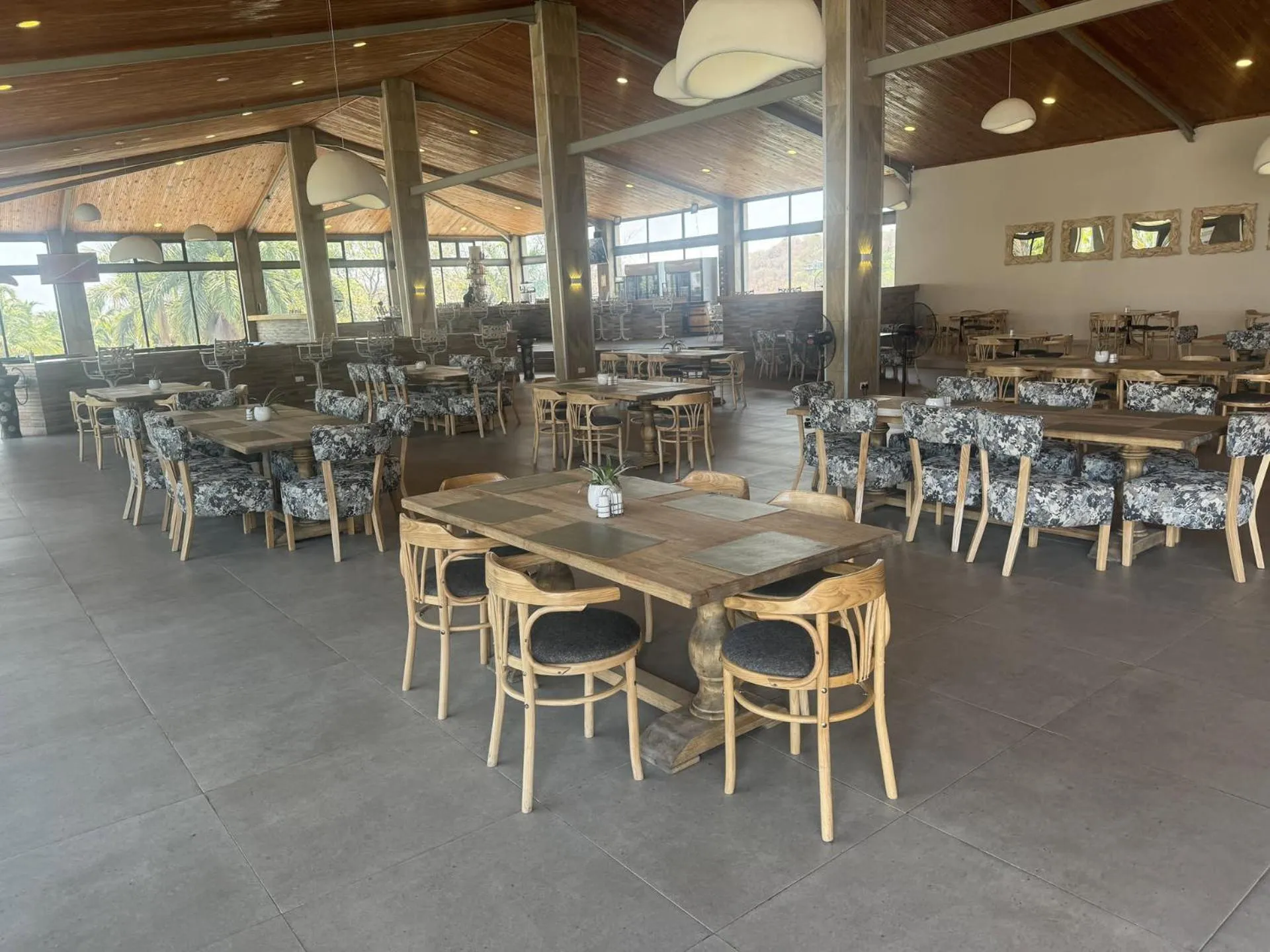 Restaurant/places to eat in Lake Safari Lodge