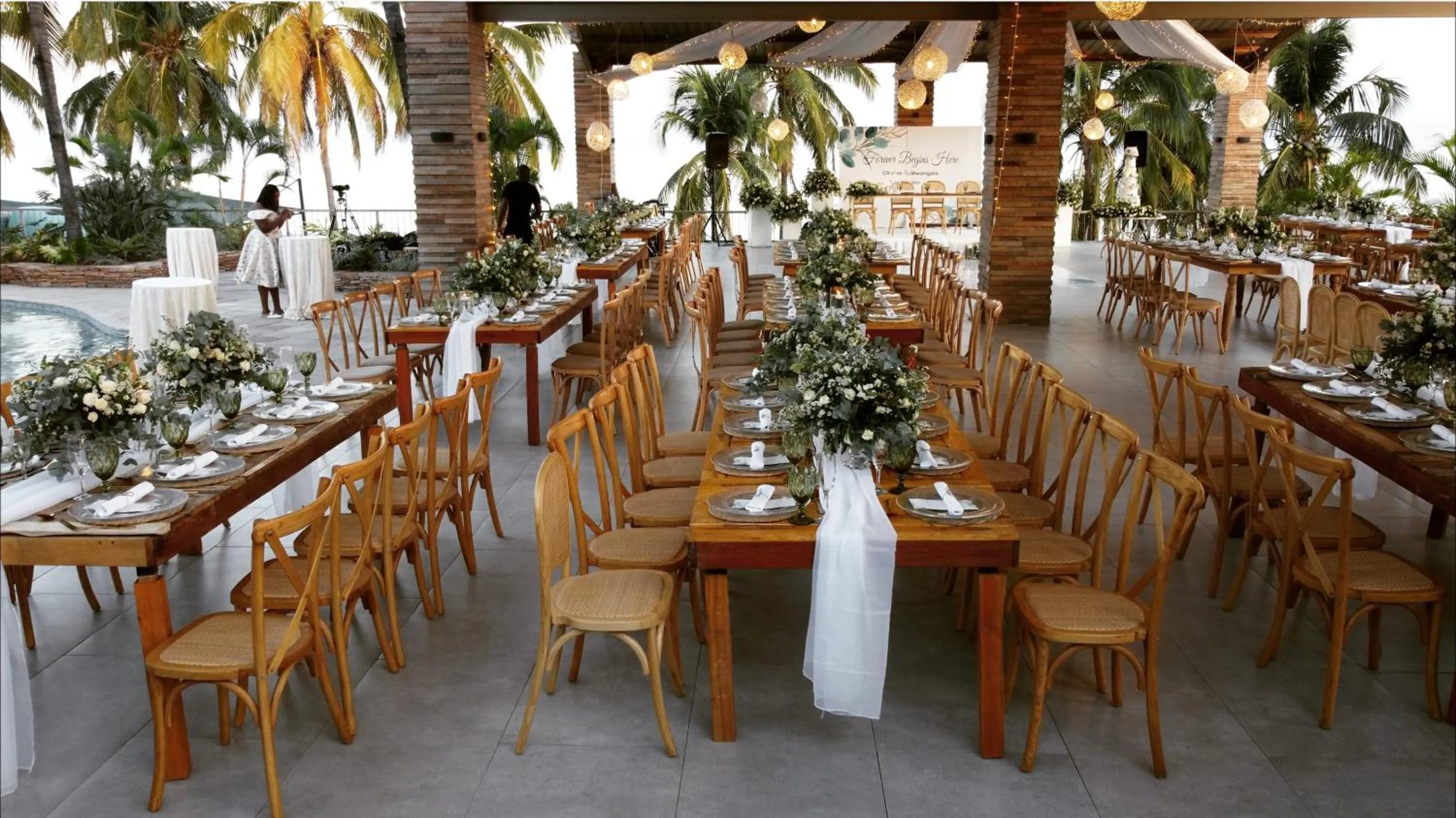Swimming pool in Lake Safari Lodge