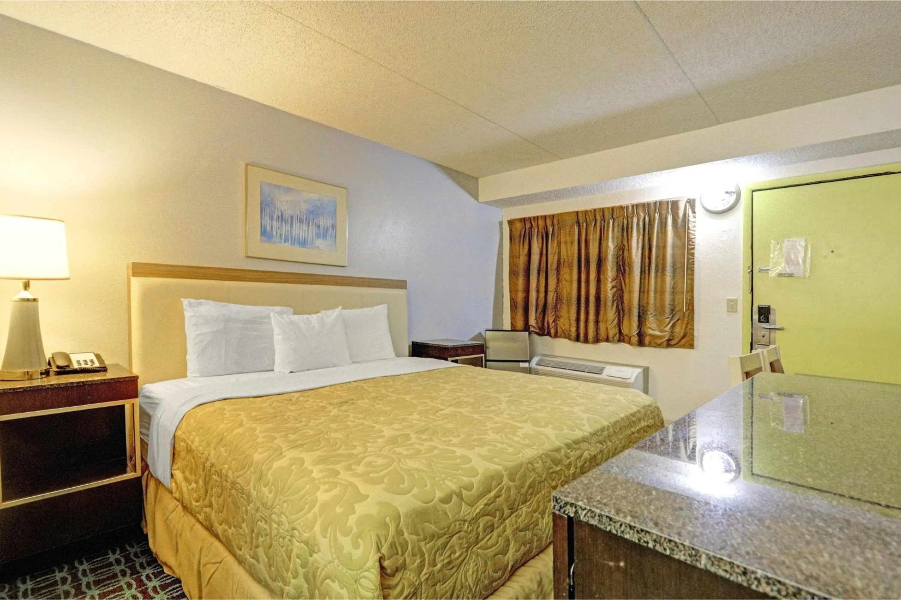 Bedroom, Bed in Brookville Inn By OYO Near Dayton International Airport