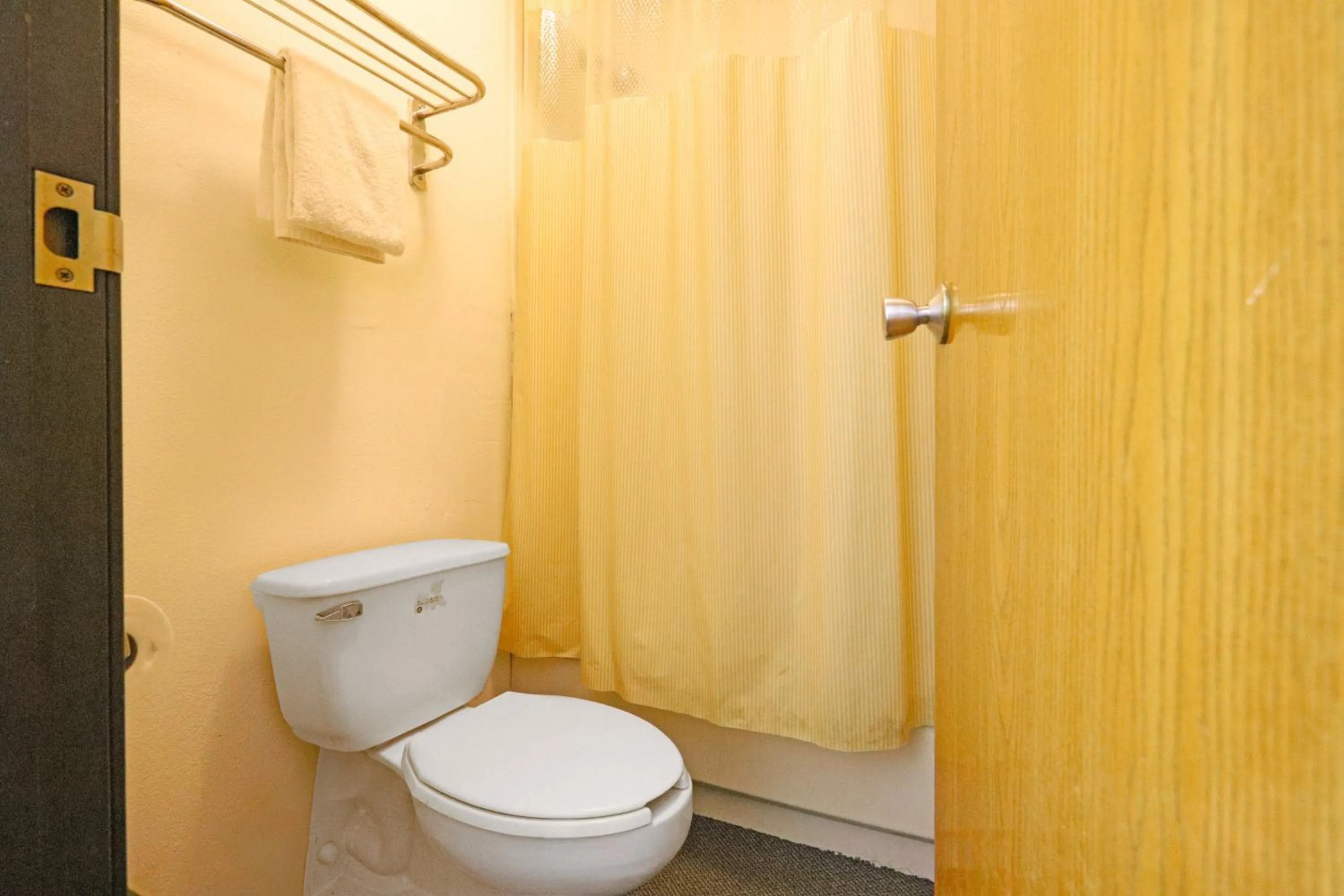 Bathroom in Brookville Inn By OYO Near Dayton International Airport