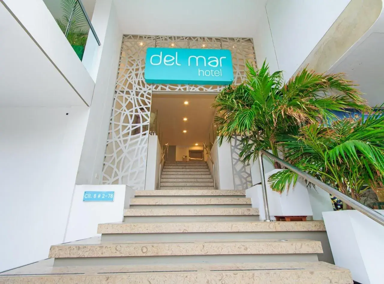 Facade/entrance in Del Mar Hotel Facade/entrance in Del Mar Hotel
