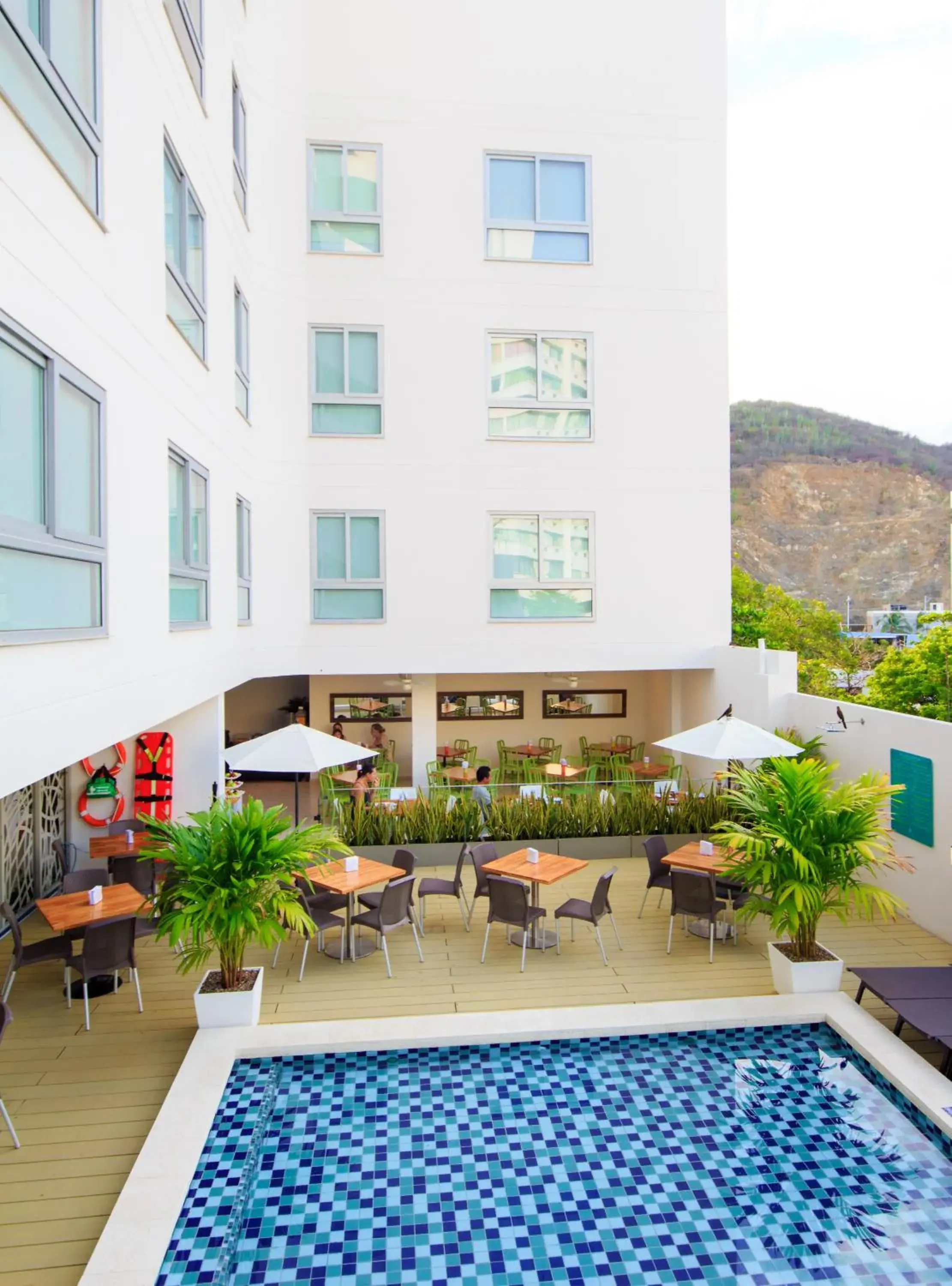 Pool view in Del Mar Hotel Pool view in Del Mar Hotel