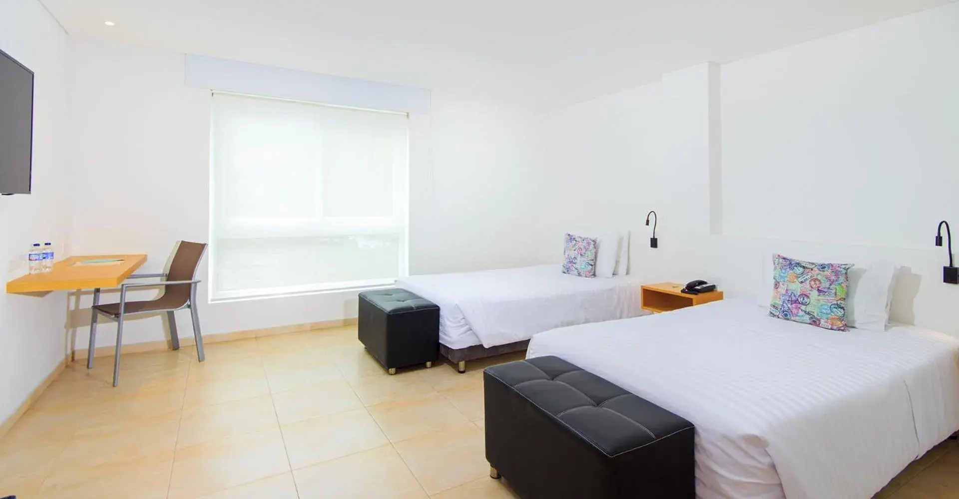 Photo of the whole room, Bed in Del Mar Hotel Photo of the whole room, Bed in Del Mar Hotel