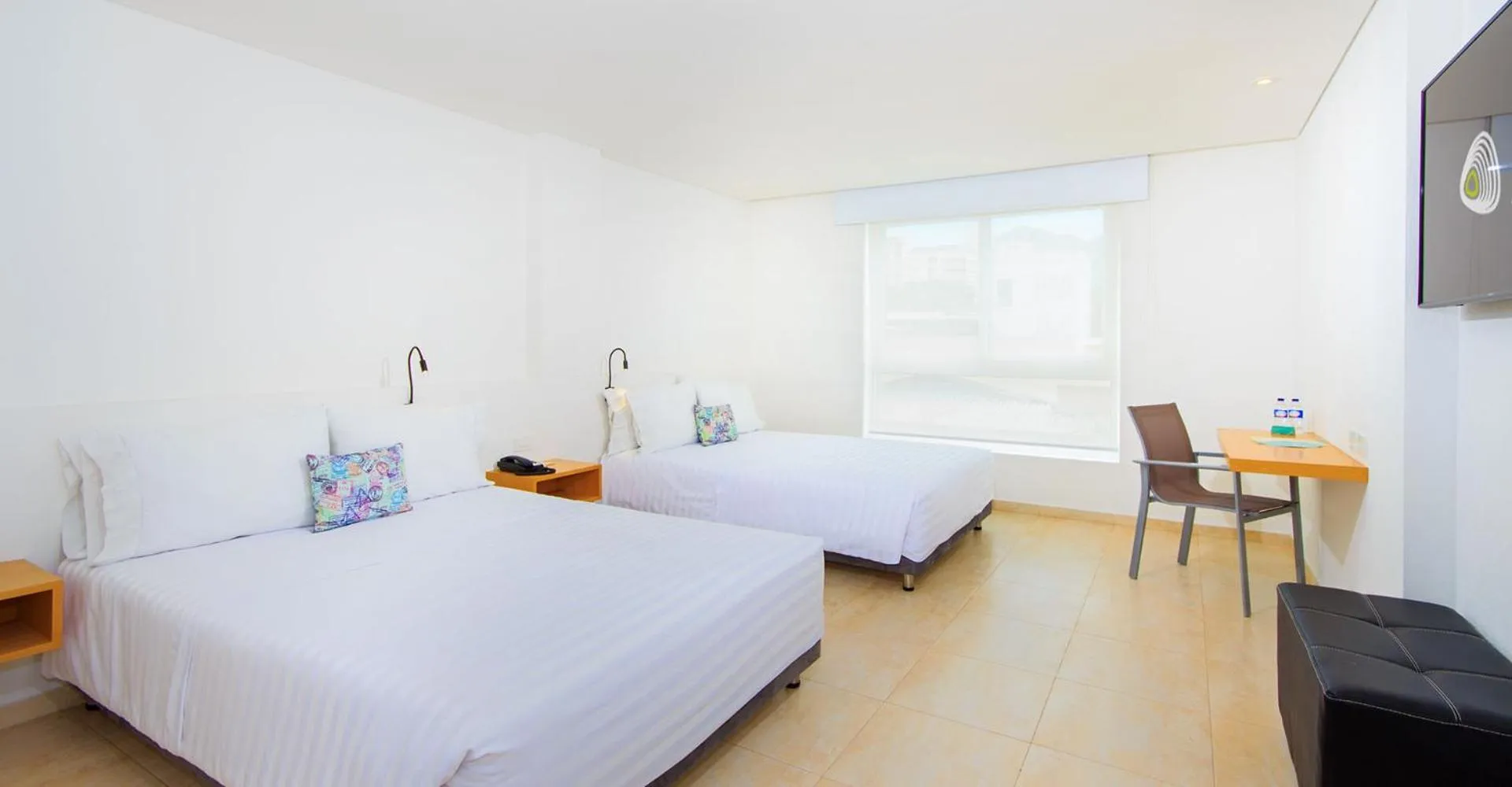 Photo of the whole room, Bed in Del Mar Hotel