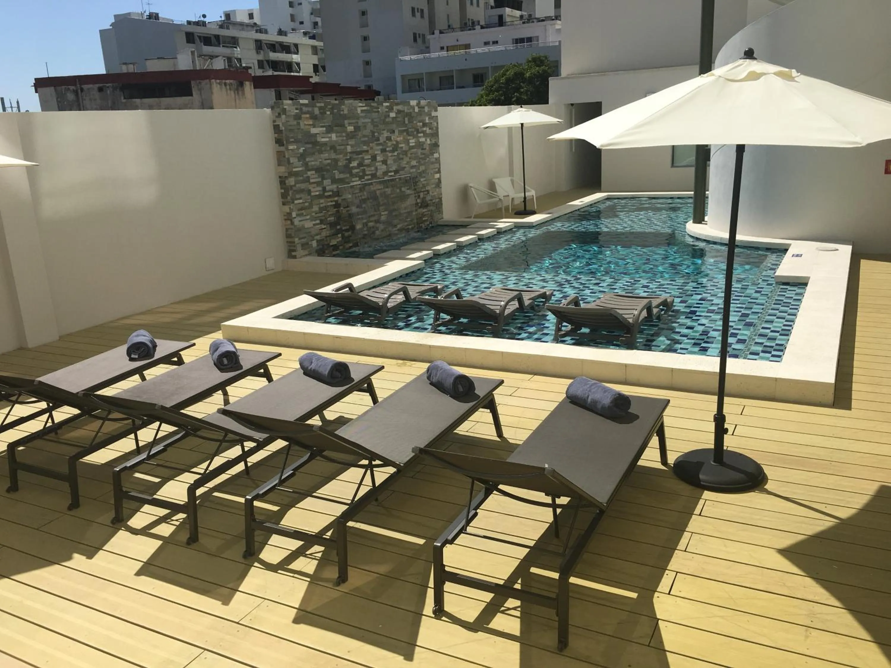 Swimming pool in Del Mar Hotel