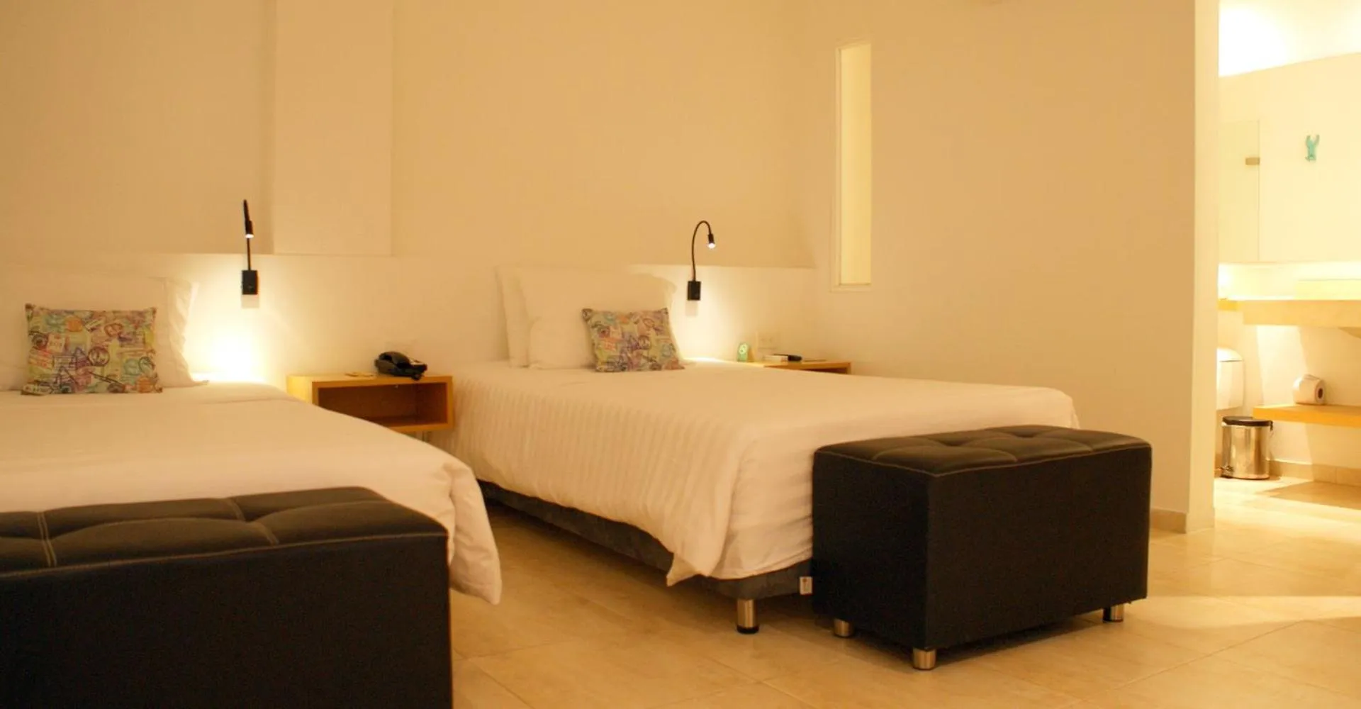 Photo of the whole room, Bed in Del Mar Hotel