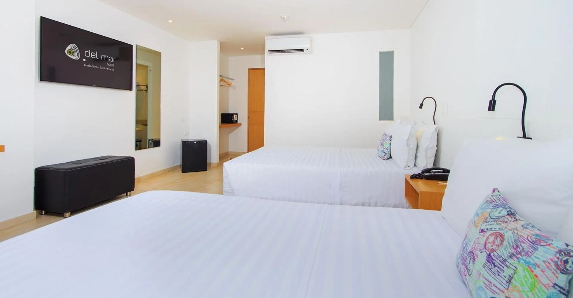 Photo of the whole room, Bed in Del Mar Hotel