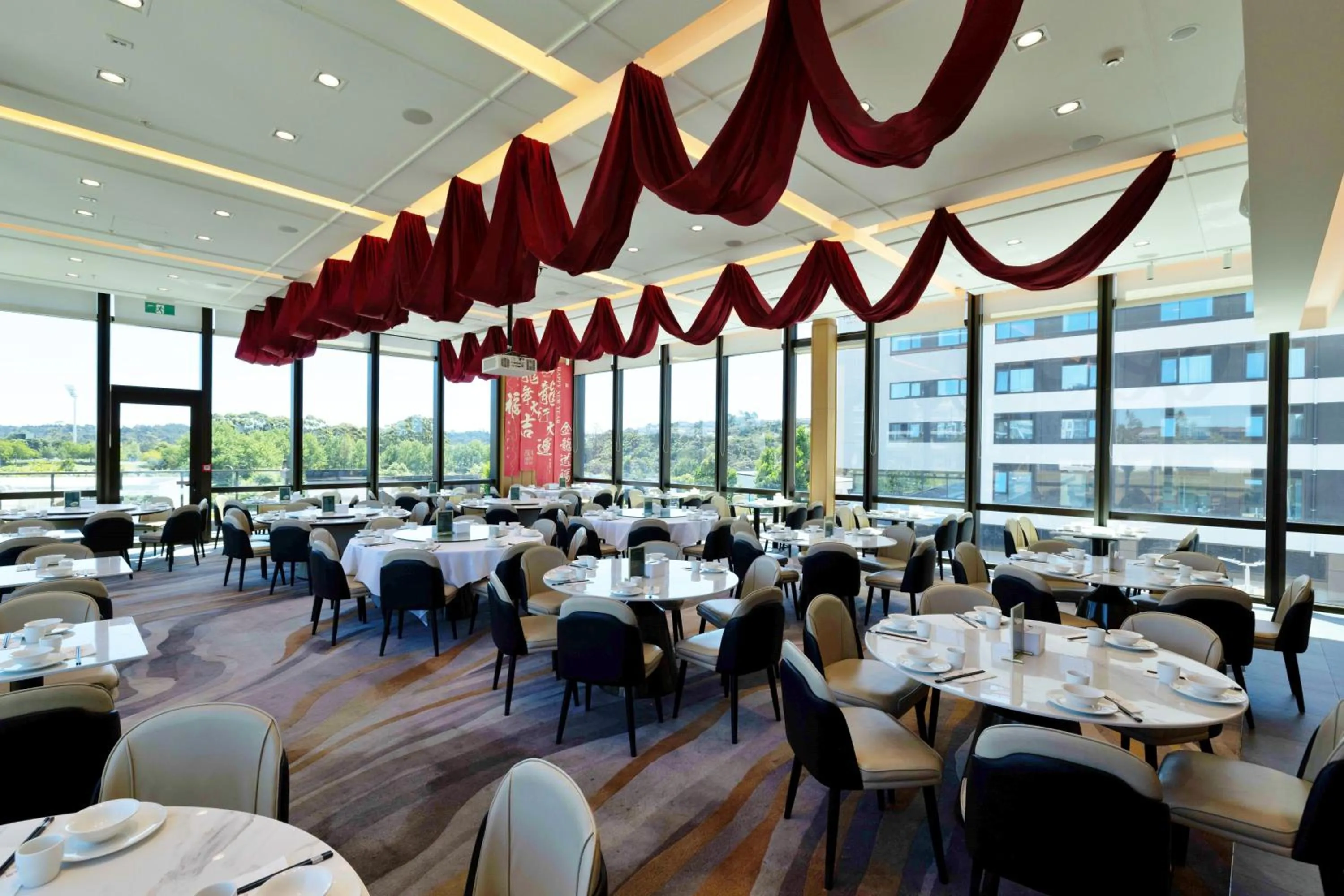 Restaurant/places to eat in Maxim Hotel - Auckland