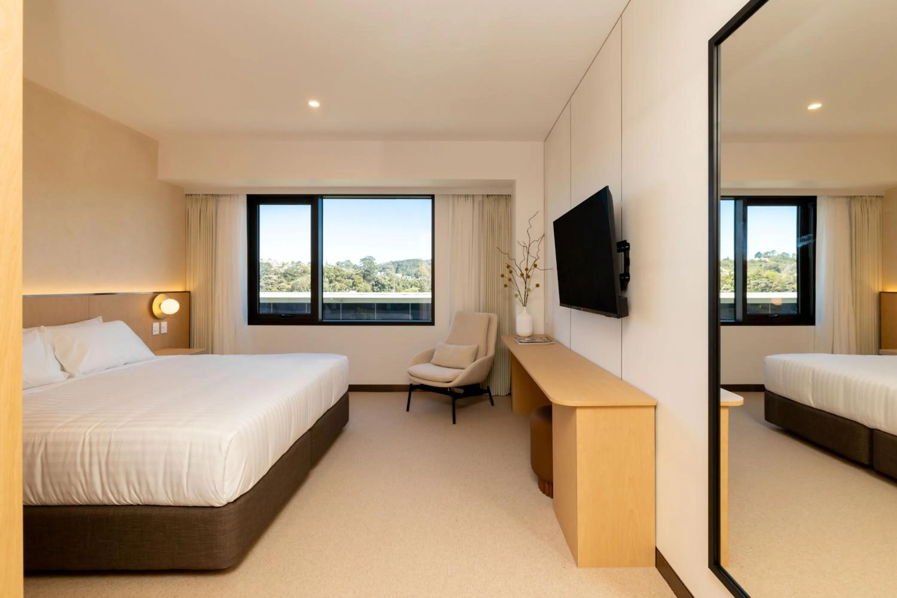 Bed in Maxim Hotel - Auckland