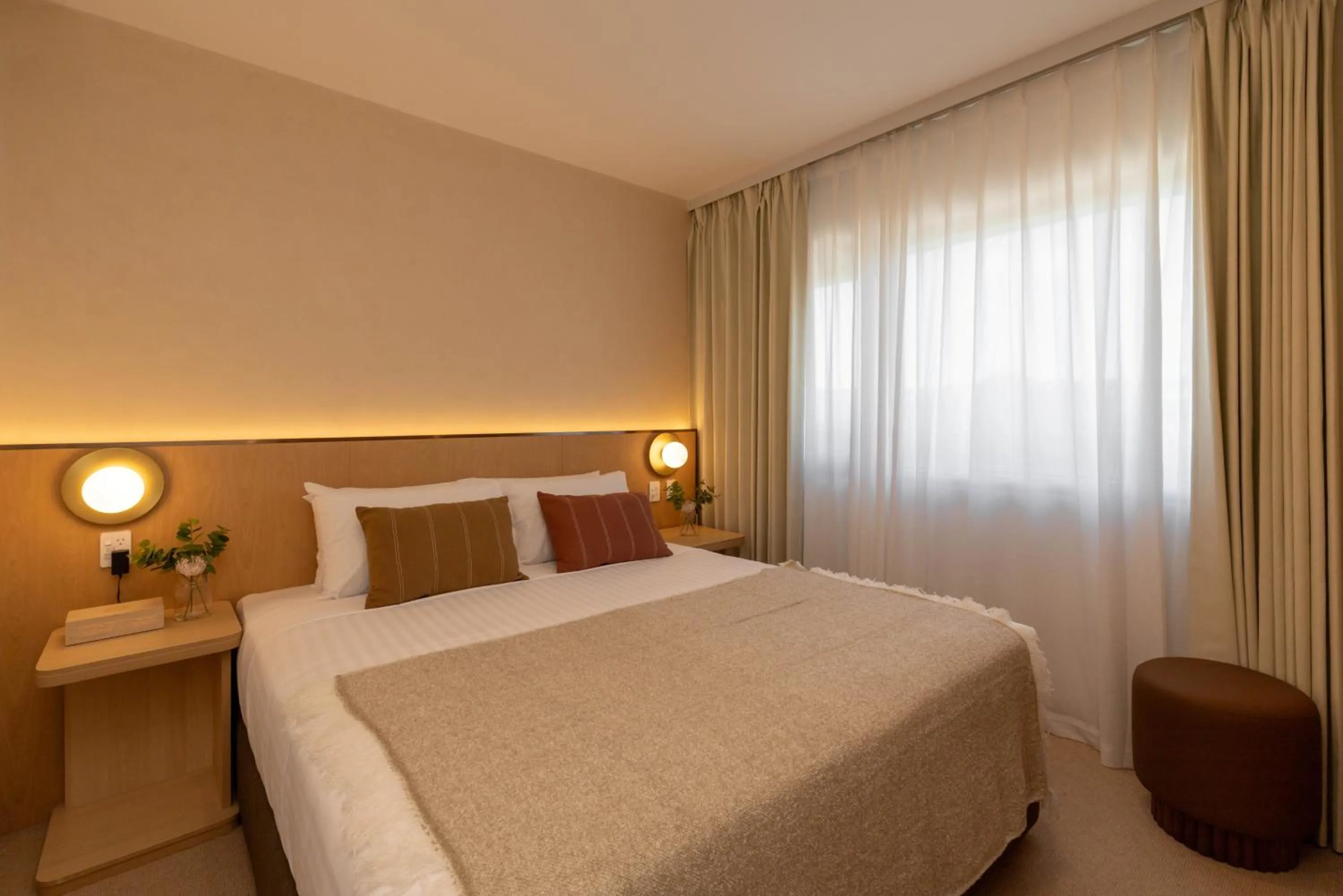 Bedroom, Bed in Maxim Hotel - Auckland