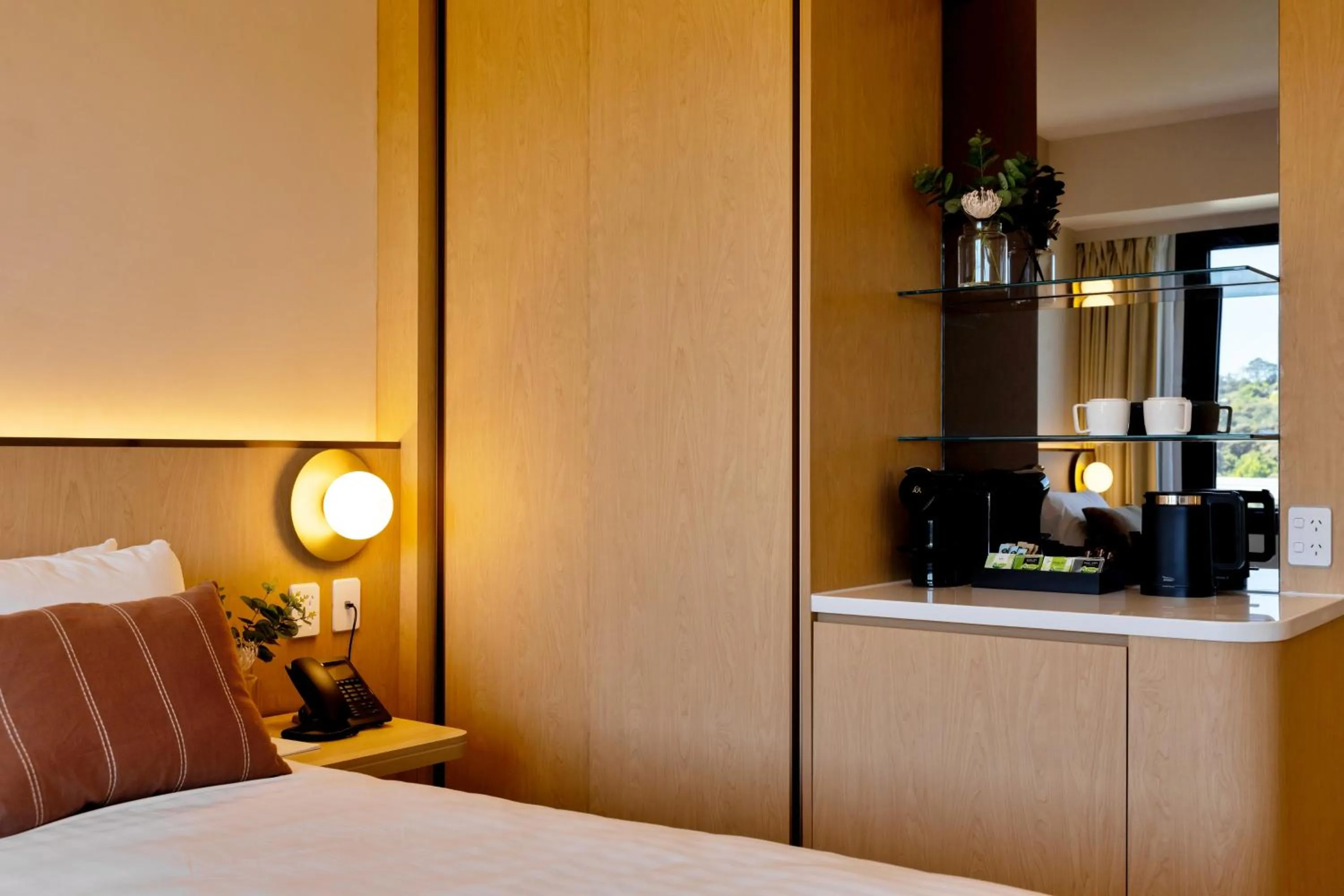 Coffee/tea facilities, Bed in Maxim Hotel - Auckland