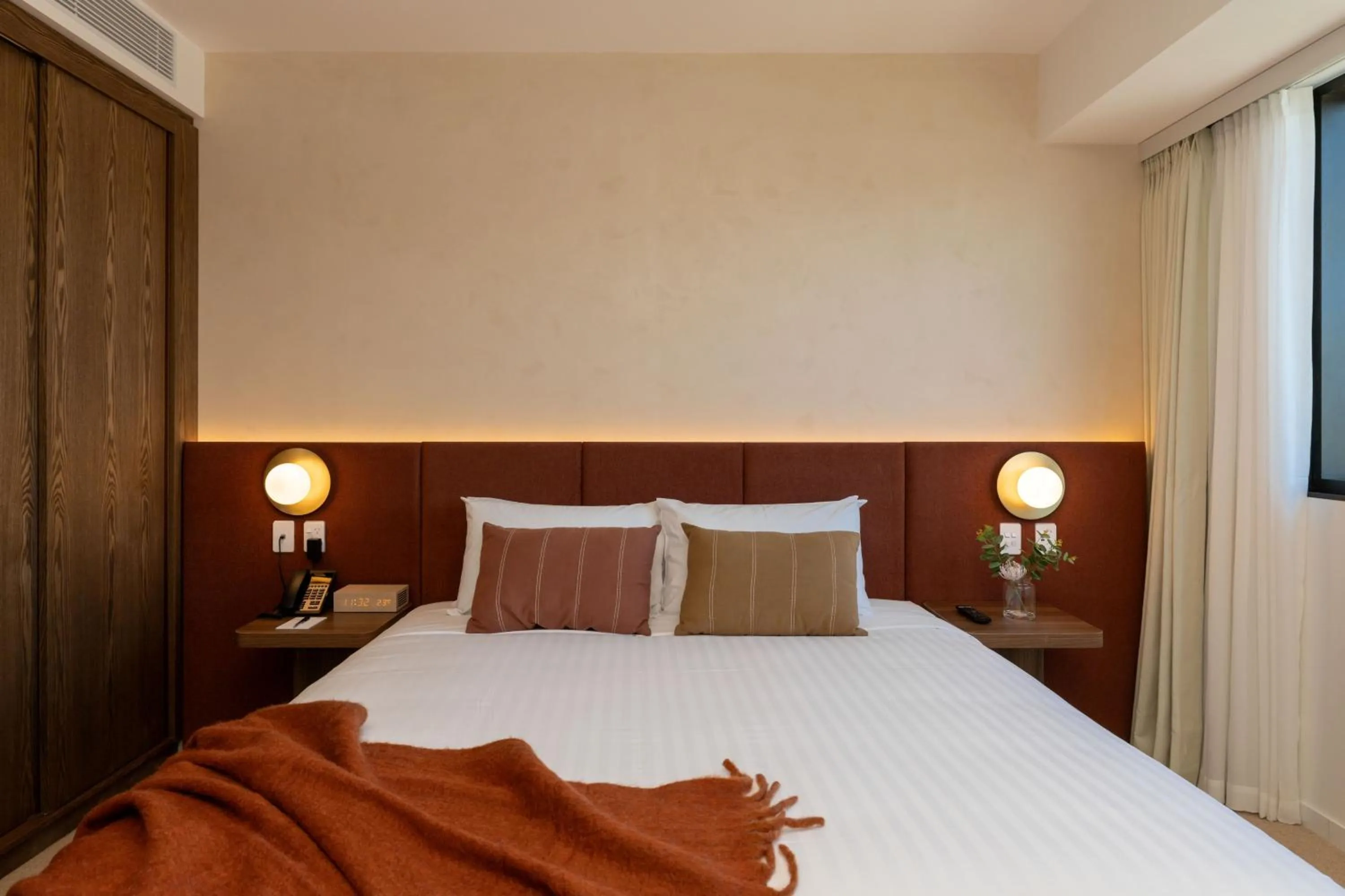 Bed in Maxim Hotel - Auckland