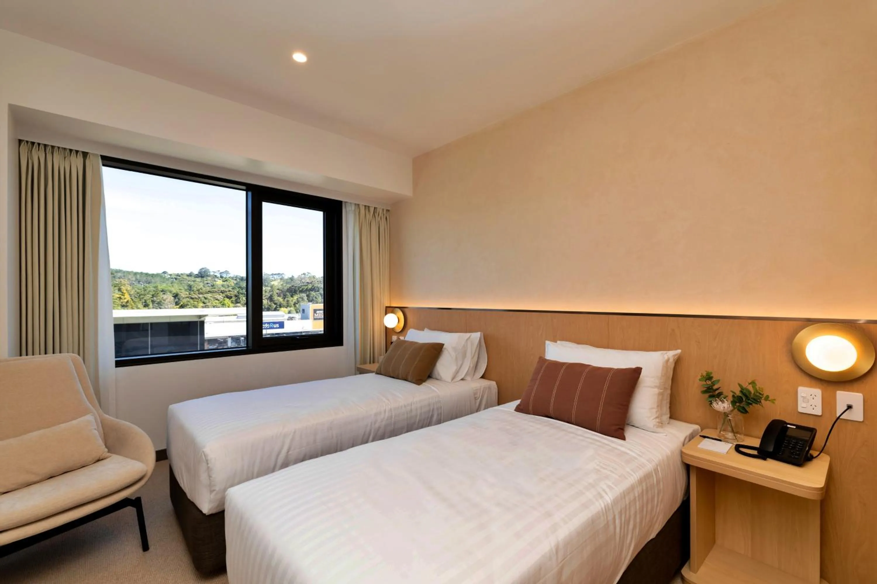 Bed in Maxim Hotel - Auckland