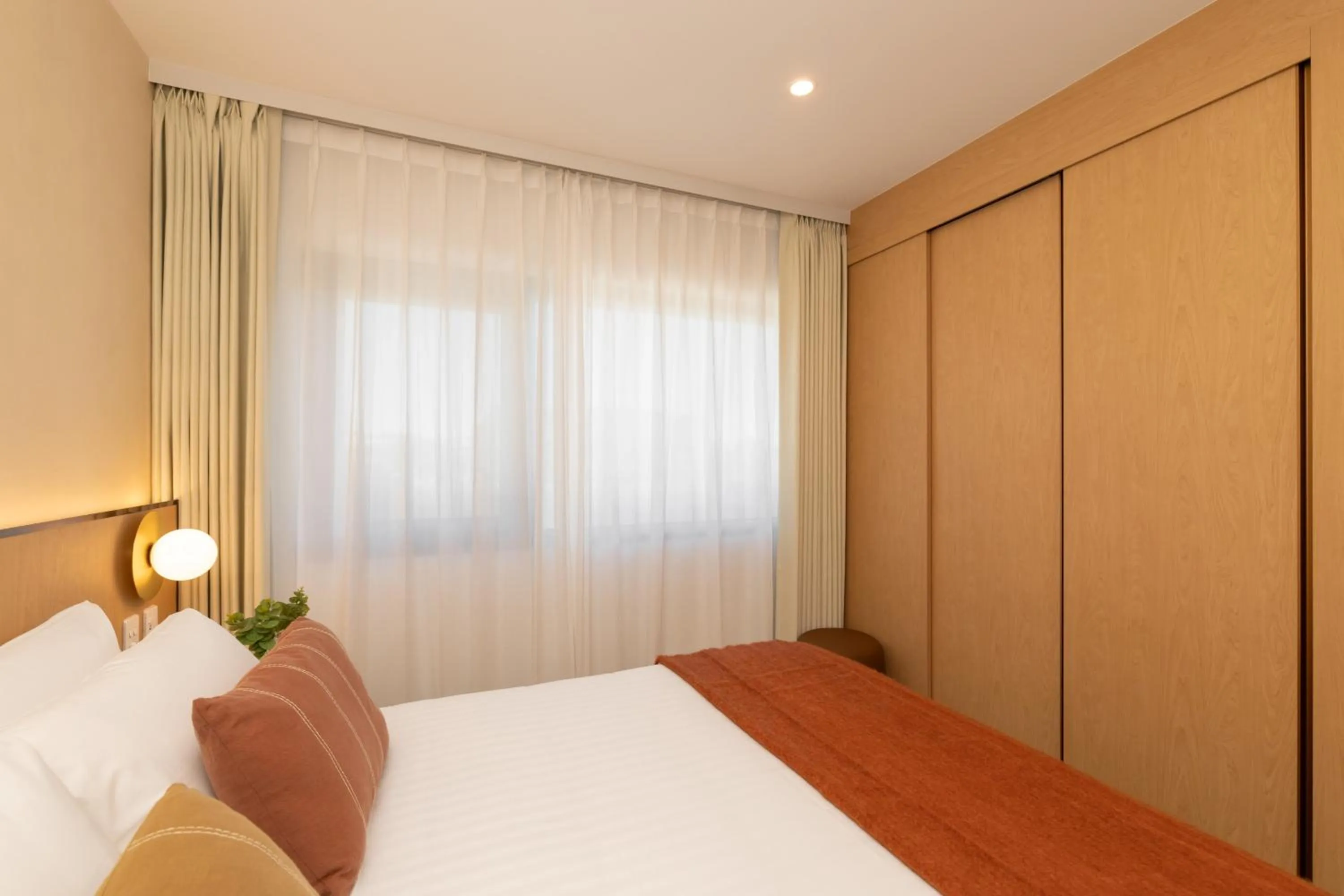 Bedroom, Bed in Maxim Hotel - Auckland