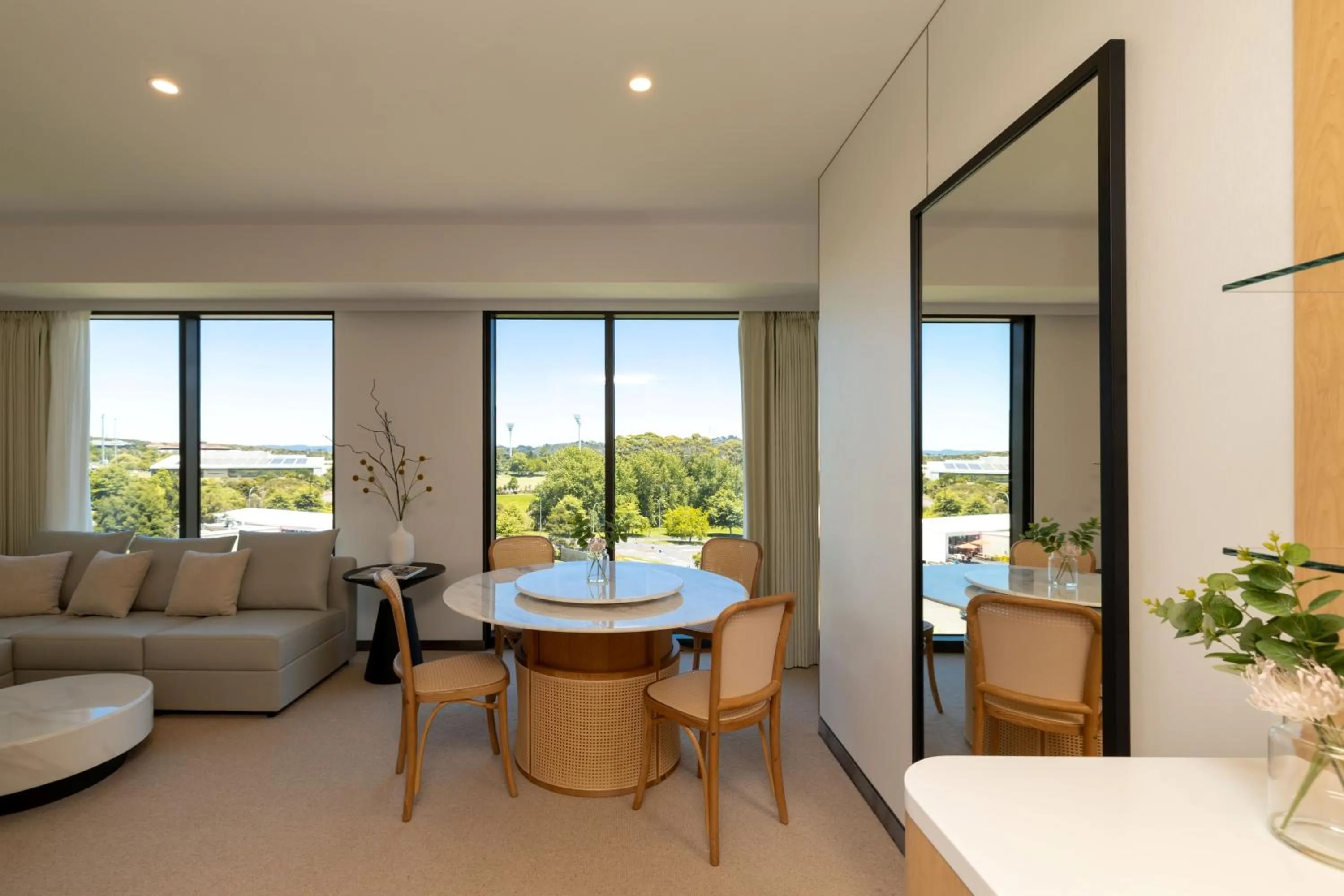 Communal lounge/ TV room in Maxim Hotel - Auckland