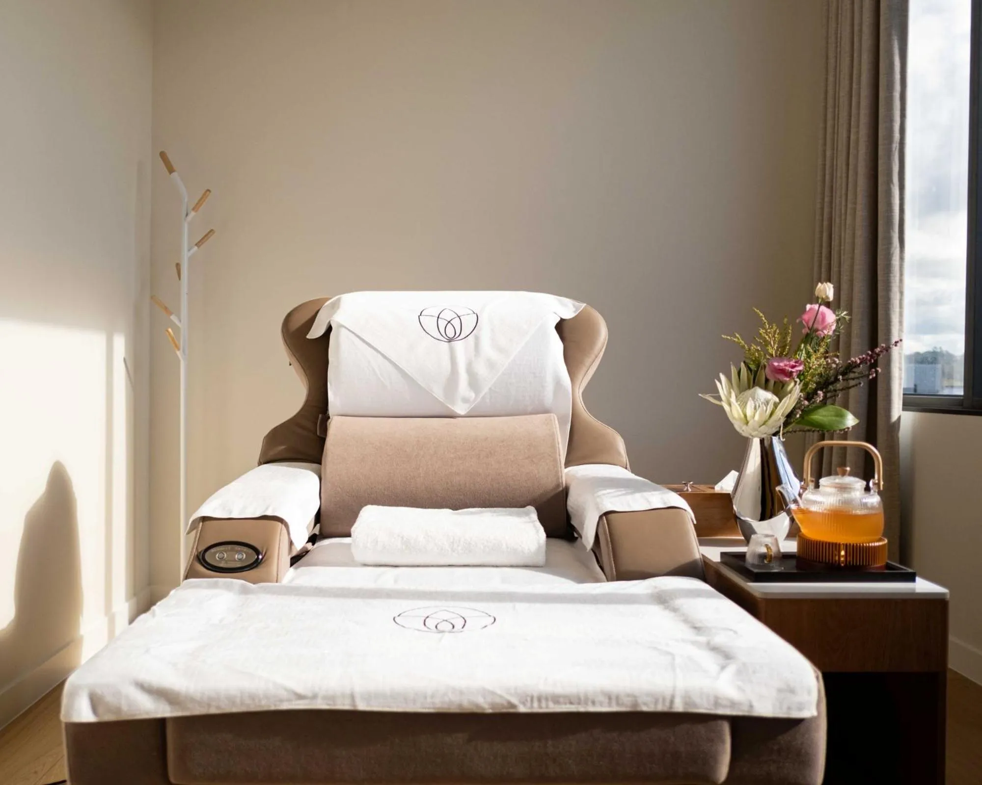 Massage, Bed in Maxim Hotel - Auckland