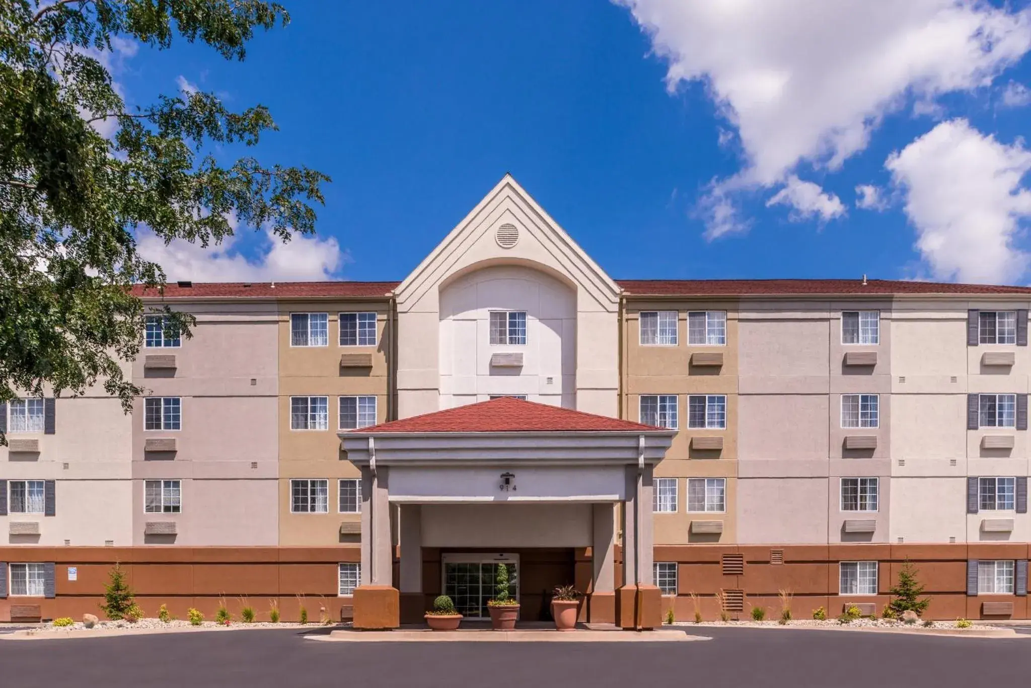 Property building in Candlewood Suites - Topeka West by IHG Property building in Candlewood Suites - Topeka West by IHG