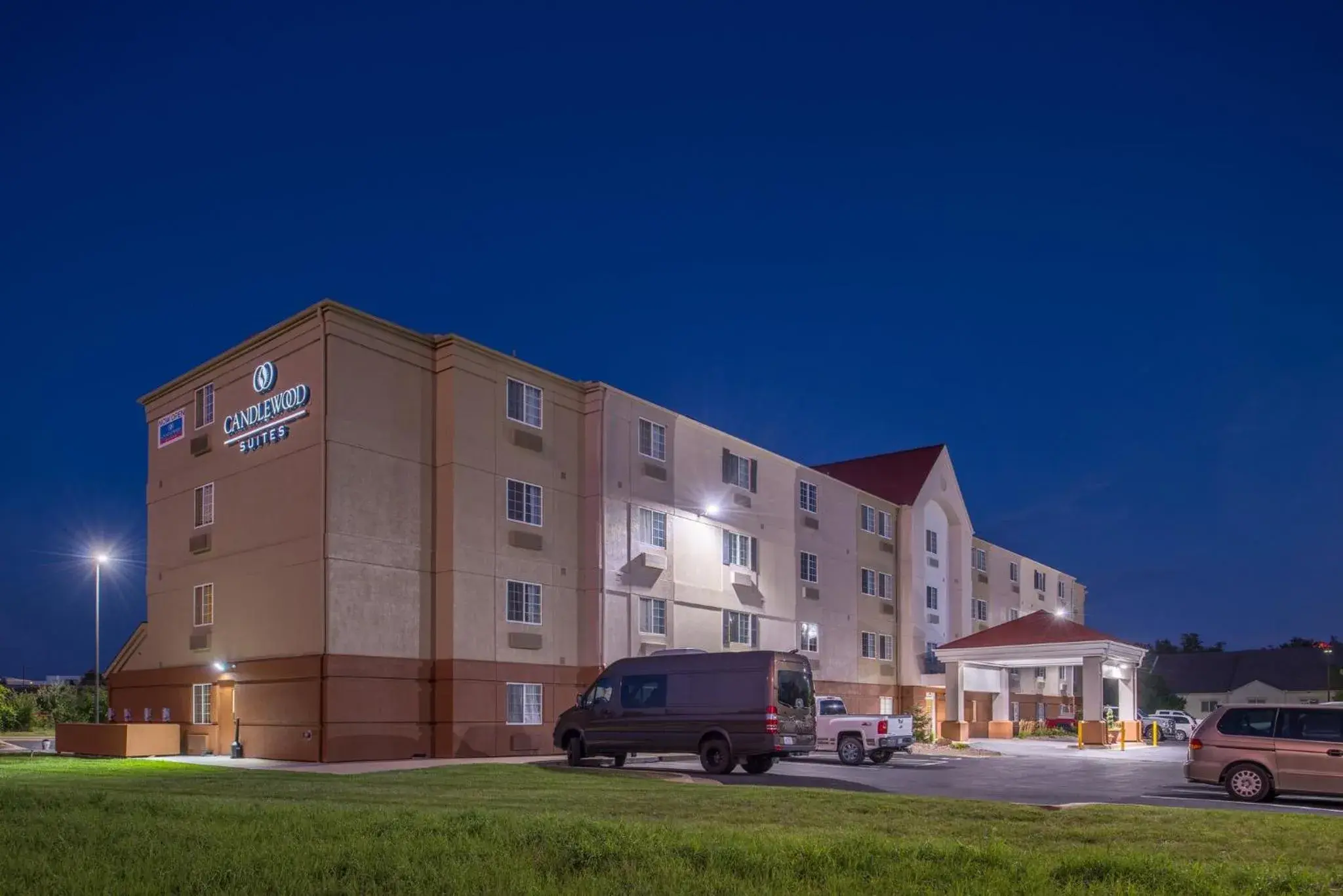 Property building in Candlewood Suites - Topeka West by IHG Property building in Candlewood Suites - Topeka West by IHG